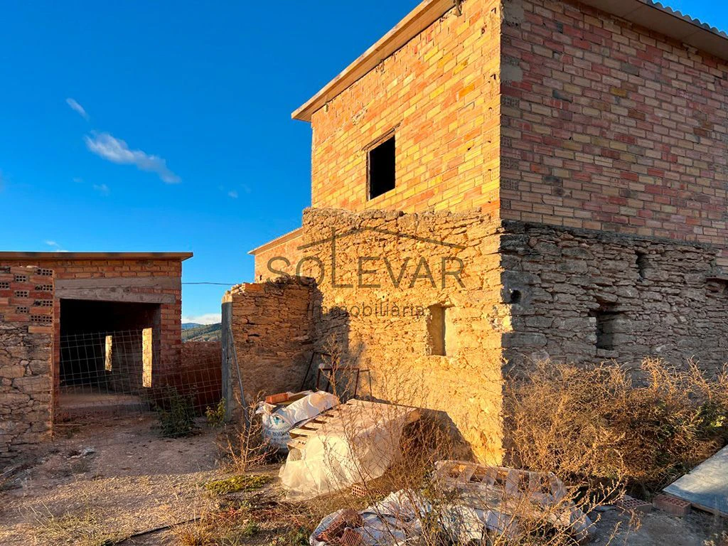 HOUSE TO RENOVATE WITH LARGE RUSTIC LAND IN FIGUEROLA D`ORCAU