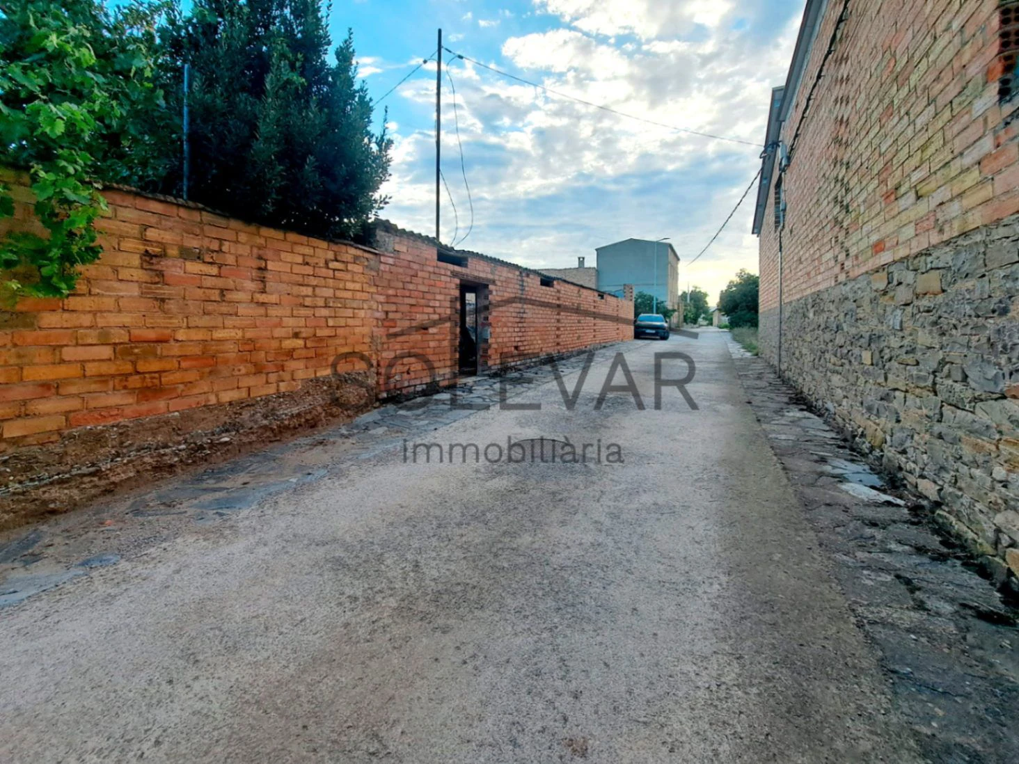 GRAN ERA CON EDIFICACIÓN A REHABILITAR EN SUELO URBANO EN FONTSAGRADA
