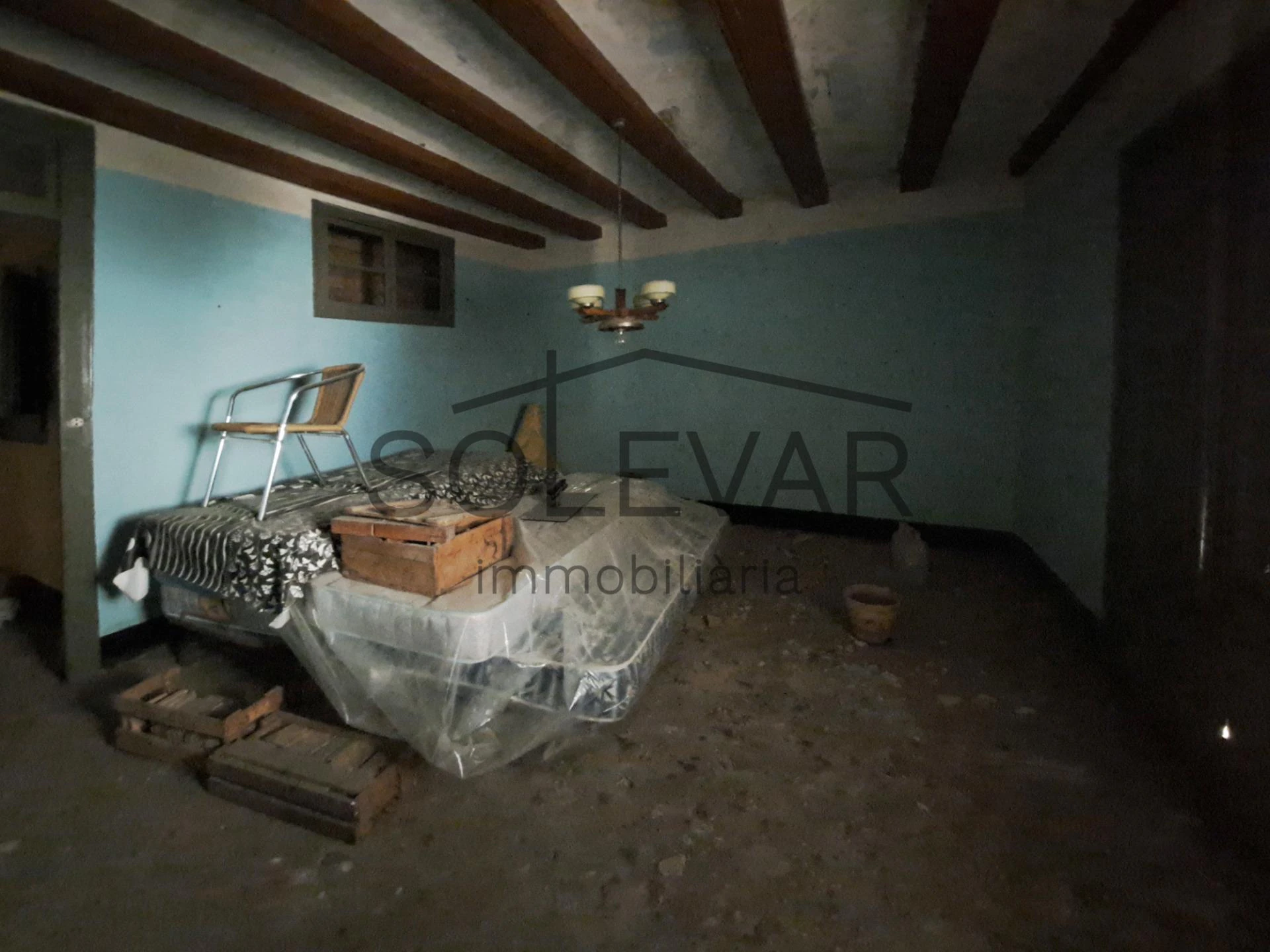 HOUSE WITH GREAT POTENTIAL IN THE OLD TOWN OF TREMP