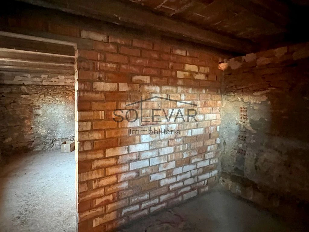 HOUSE TO RENOVATE WITH LARGE RUSTIC LAND IN FIGUEROLA D`ORCAU
