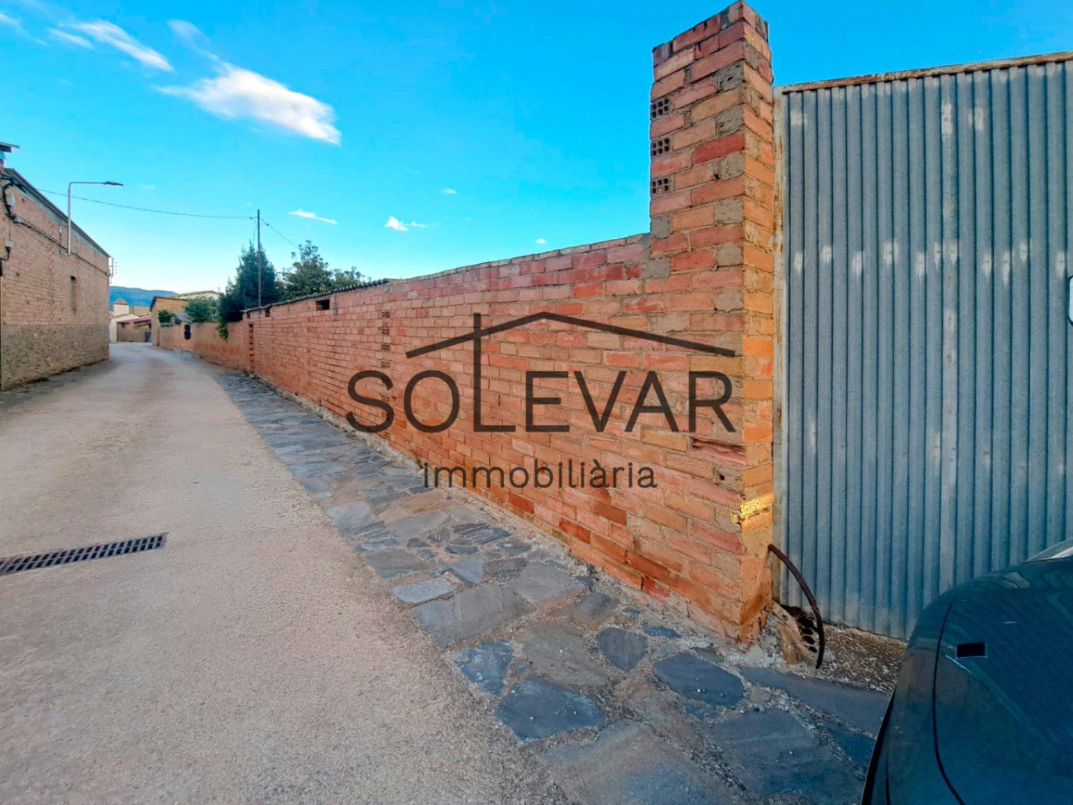 GRAN ERA CON EDIFICACIÓN A REHABILITAR EN SUELO URBANO EN FONTSAGRADA
