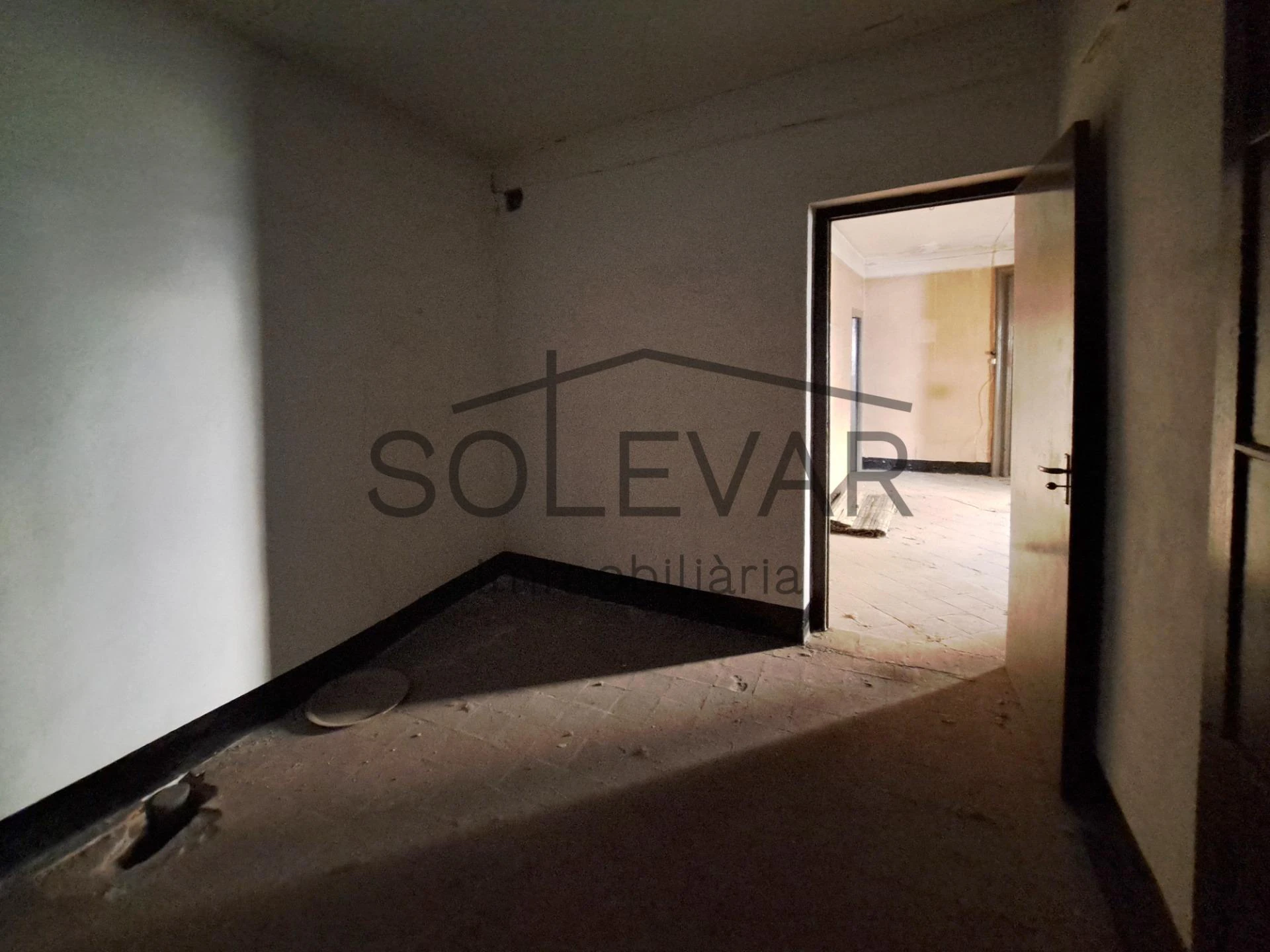 HOUSE WITH GREAT POTENTIAL IN THE OLD TOWN OF TREMP