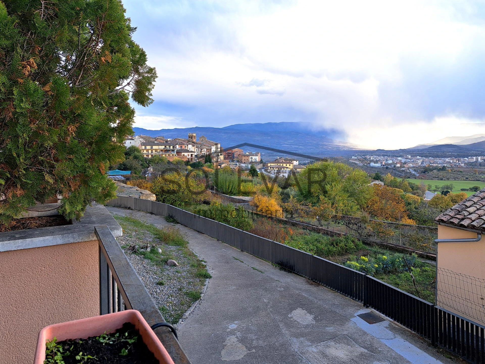 ACOGEDORA PLANTA BAJA MUY SOLEADA EN TALARN