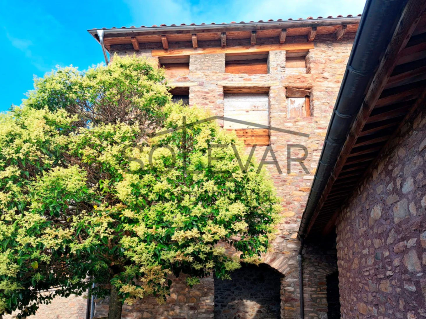 CASA A REFORMAR INTEGRALMENTE A ESTAVILL