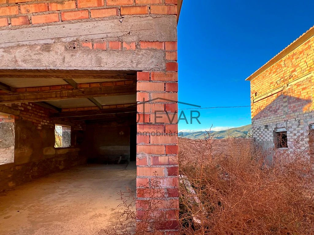 HOUSE TO RENOVATE WITH LARGE RUSTIC LAND IN FIGUEROLA D`ORCAU
