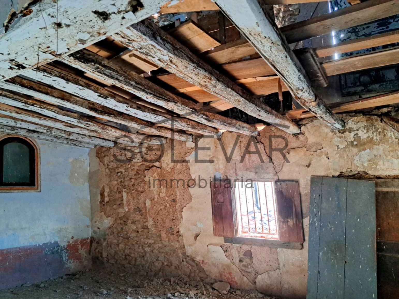 CASA A REFORMAR INTEGRALMENTE A ESTAVILL