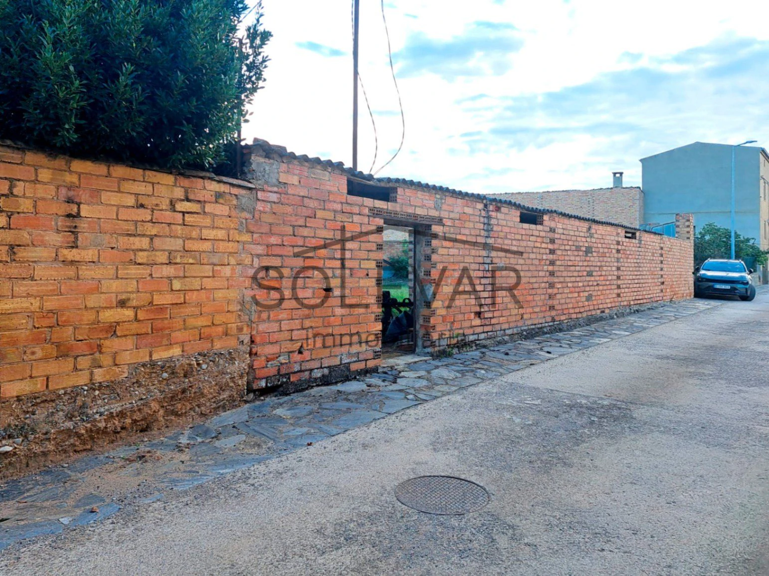 GRAN ERA CON EDIFICACIÓN A REHABILITAR EN SUELO URBANO EN FONTSAGRADA