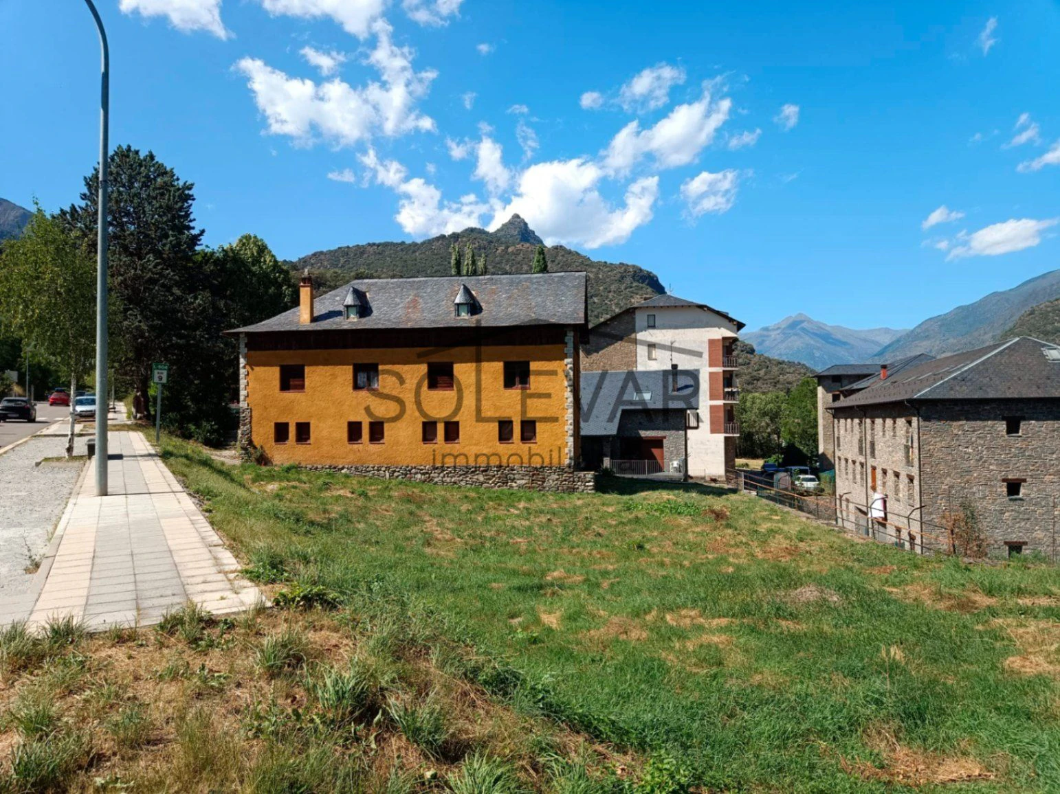 GRAN CASA A LA VENTA EN RIBERA DE CARDÓS