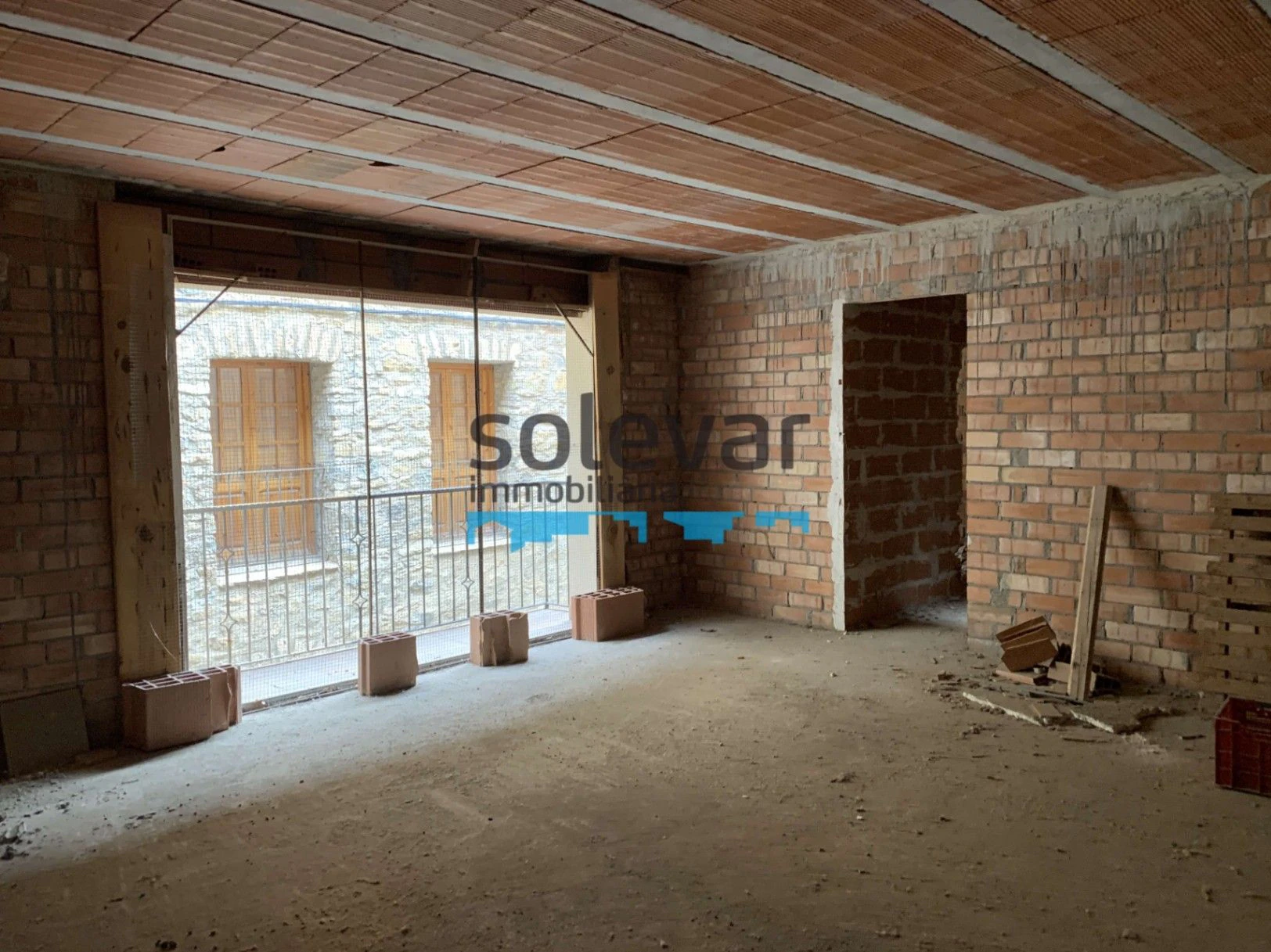 CASA A REFORMAR EN ISONA