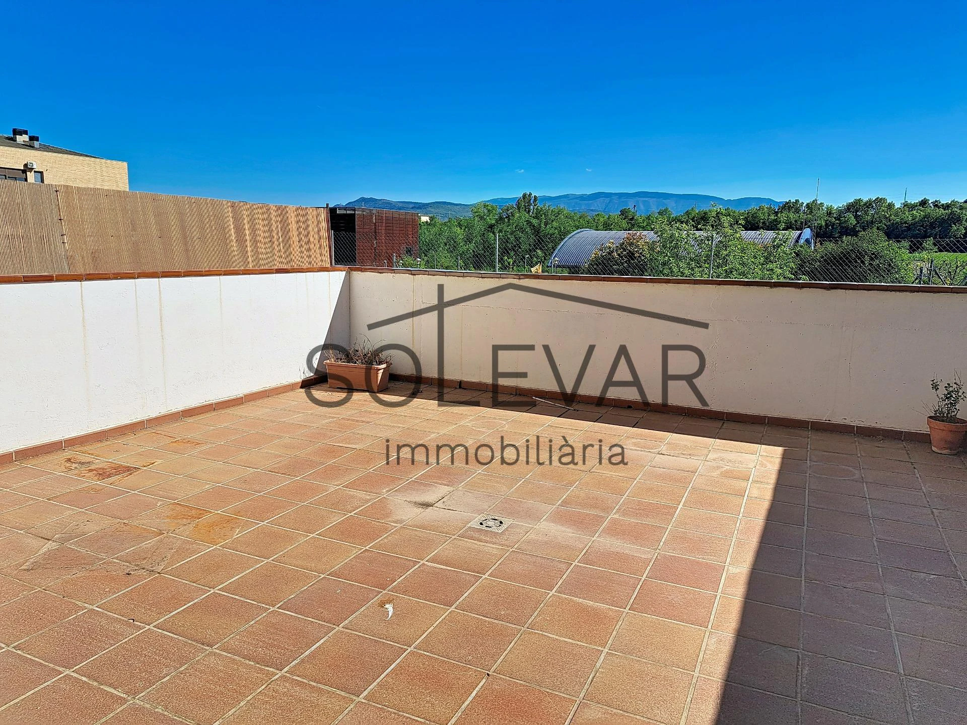 ACOGEDOR PISO EN TREMP CON TERRAZA Y VISTAS A LA MONTAÑA / VPO