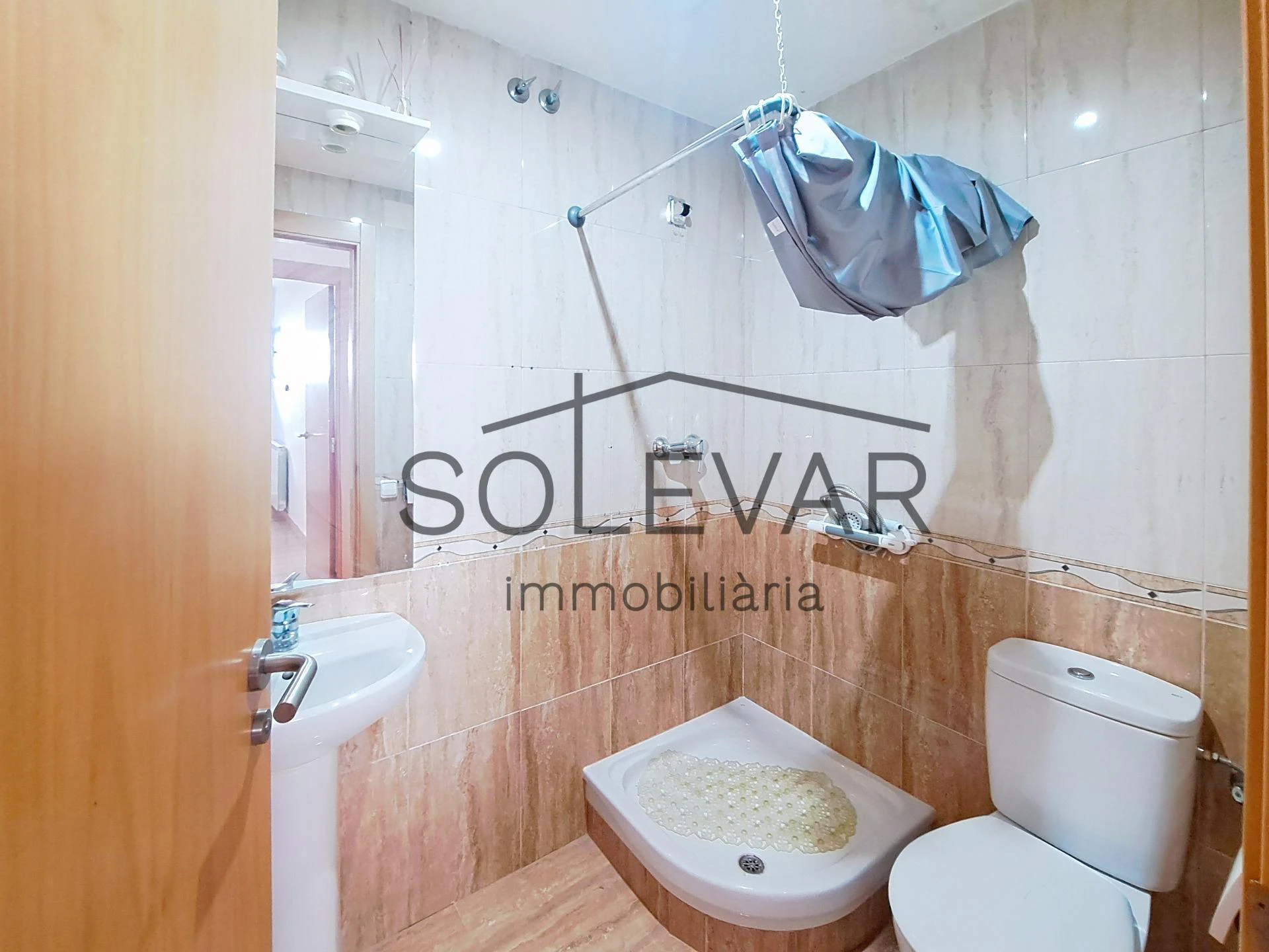 ACOGEDOR PISO EN TREMP CON TERRAZA Y VISTAS A LA MONTAÑA / VPO