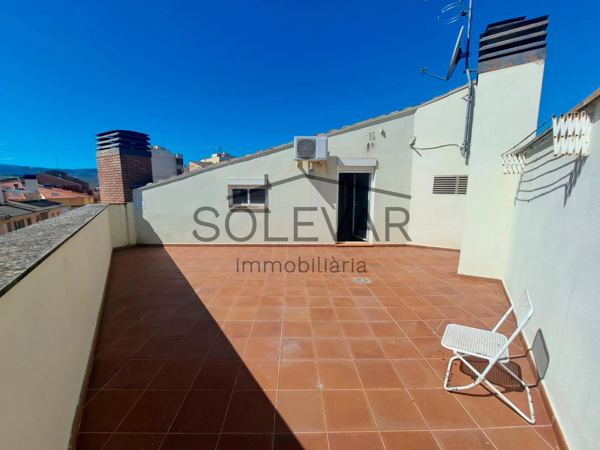 GRAN PISO CON TERRAZA, BALCONES Y BUHARDILLA EN TREMP