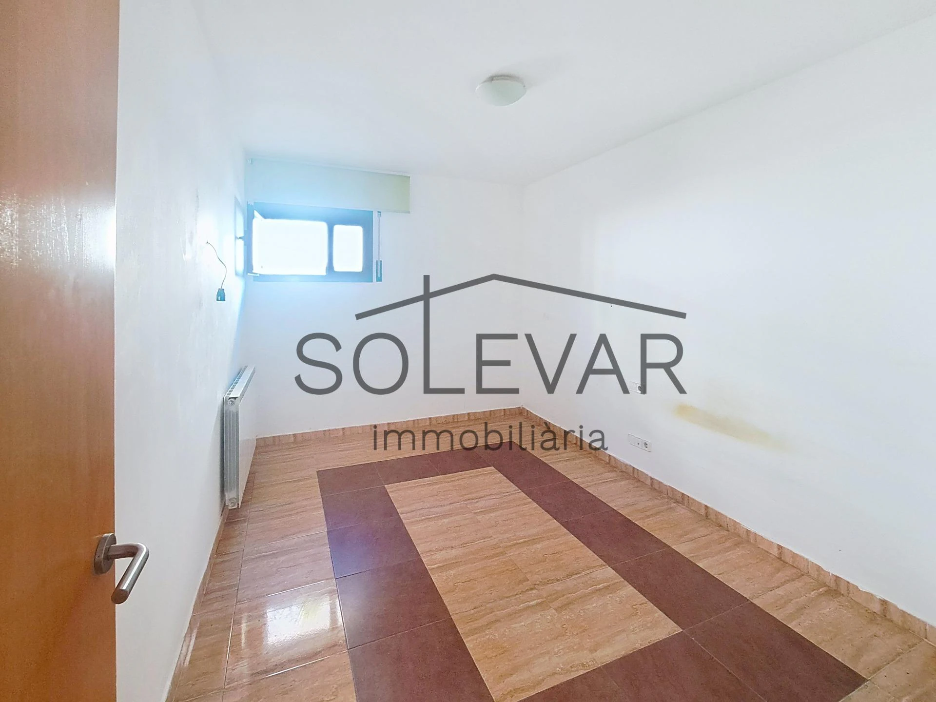 ACOGEDOR PISO EN TREMP CON TERRAZA Y VISTAS A LA MONTAÑA / VPO