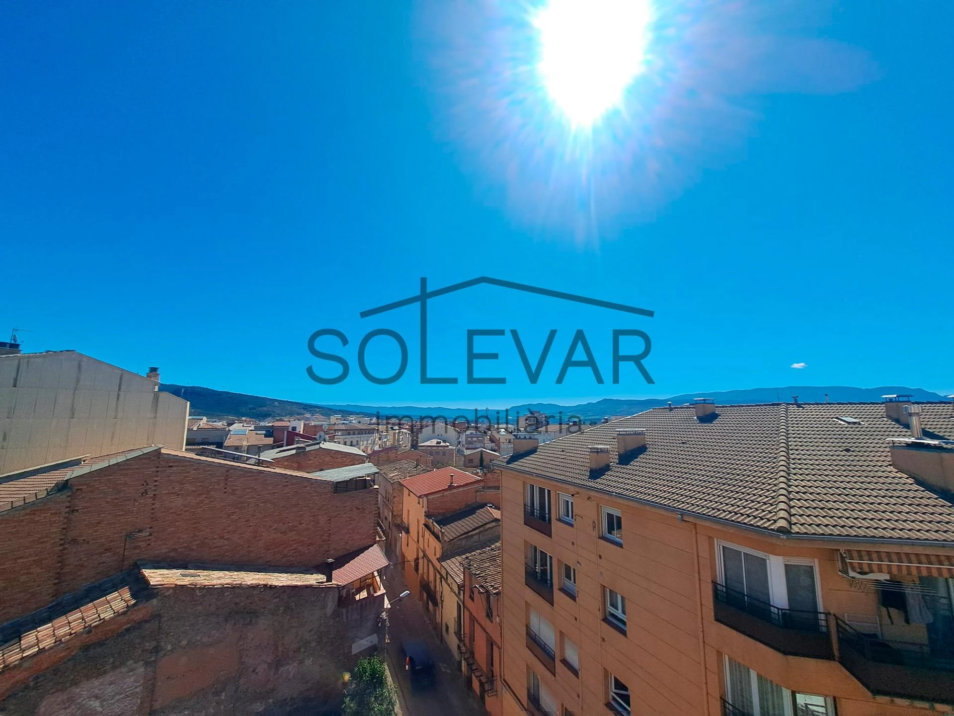 GRAN PISO CON TERRAZA, BALCONES Y BUHARDILLA EN TREMP