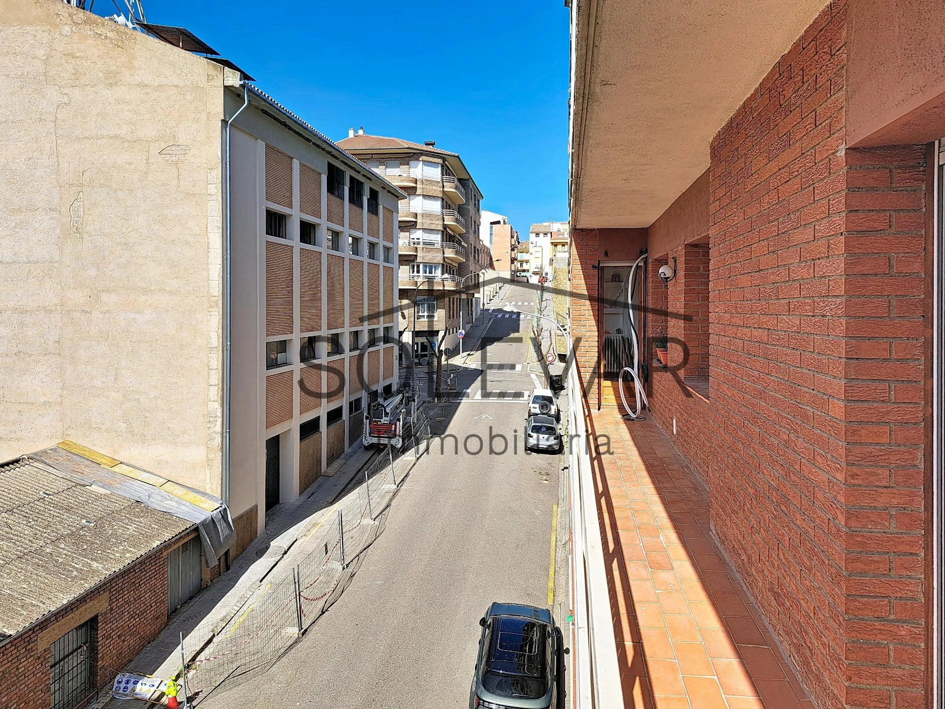GRAN PISO CÉNTRICO EN TREMP CON PARKING