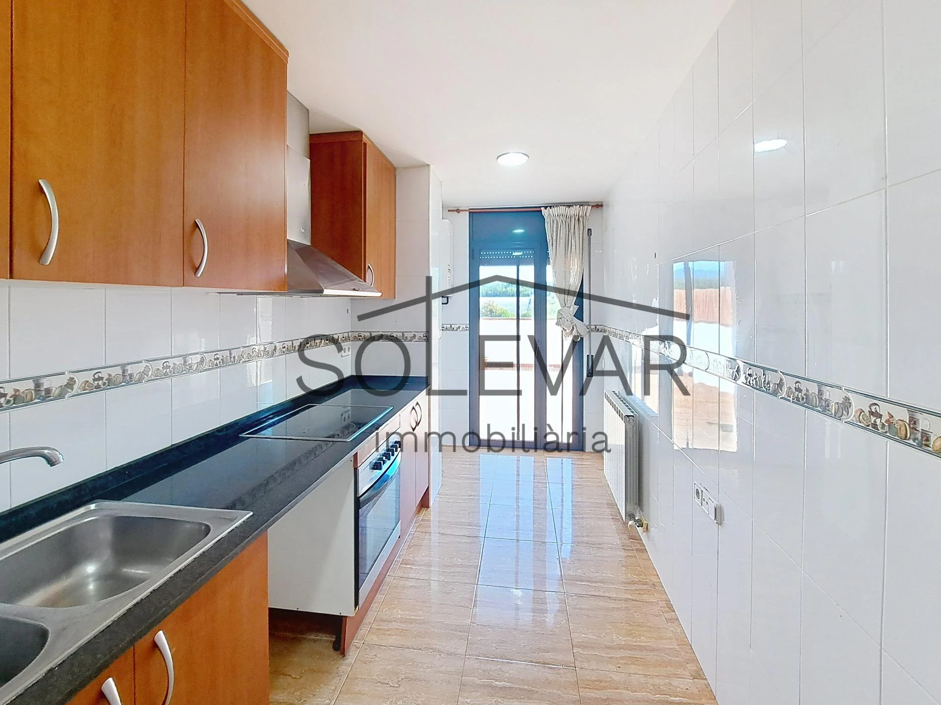 ACOGEDOR PISO EN TREMP CON TERRAZA Y VISTAS A LA MONTAÑA / VPO