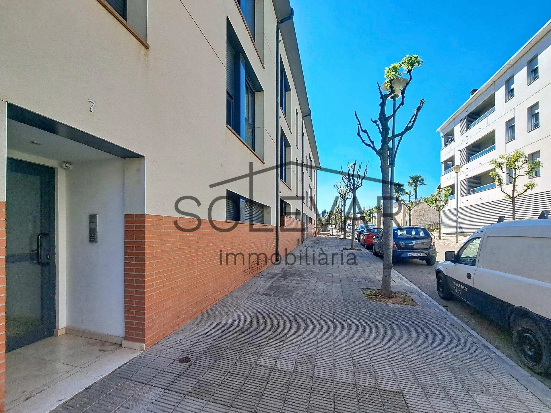 ACOGEDOR PISO EN TREMP CON TERRAZA Y VISTAS A LA MONTAÑA / VPO