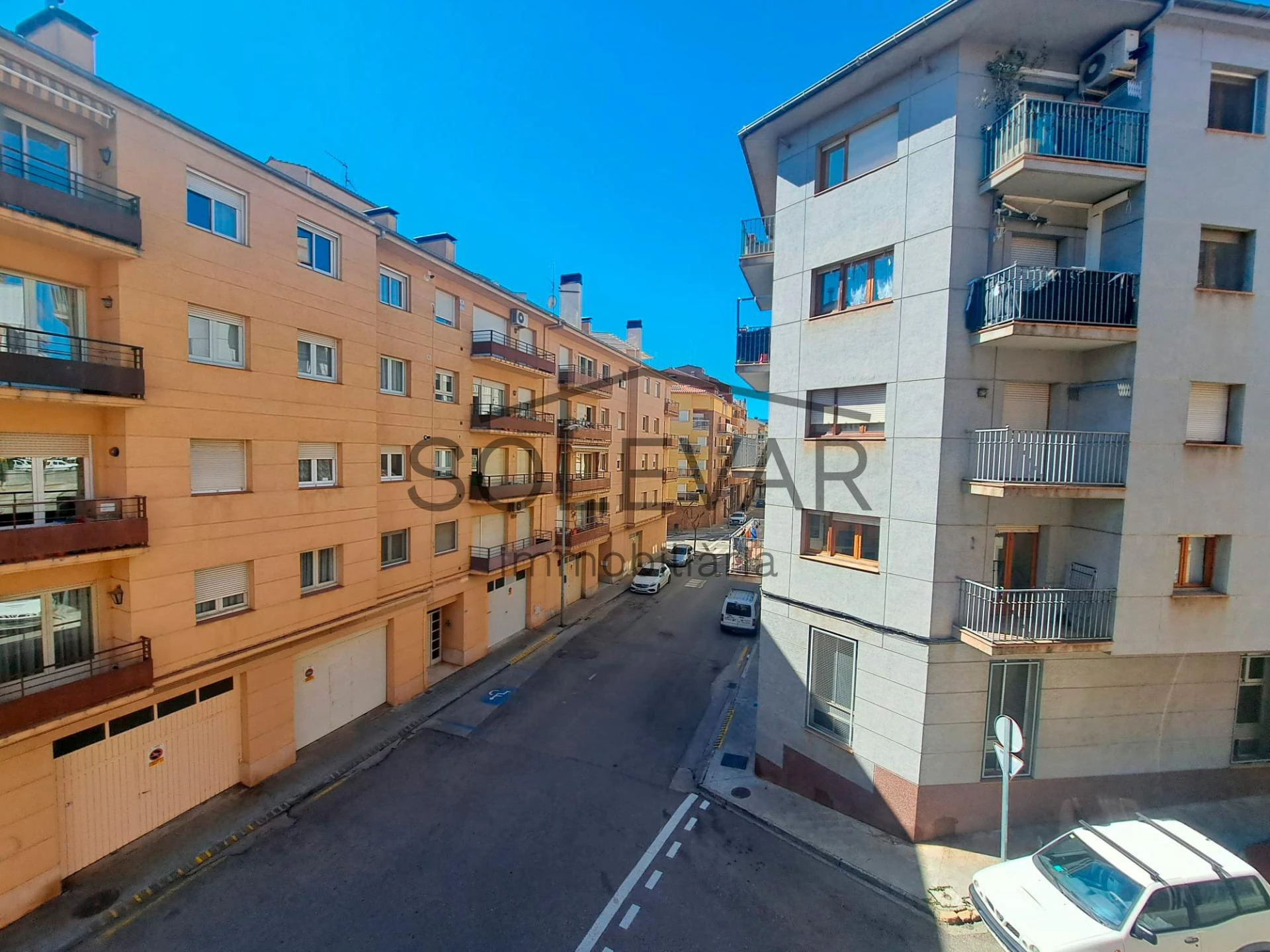 GRAN PIS AMB TERRASSA, BALCONS I GOLFES A TREMP