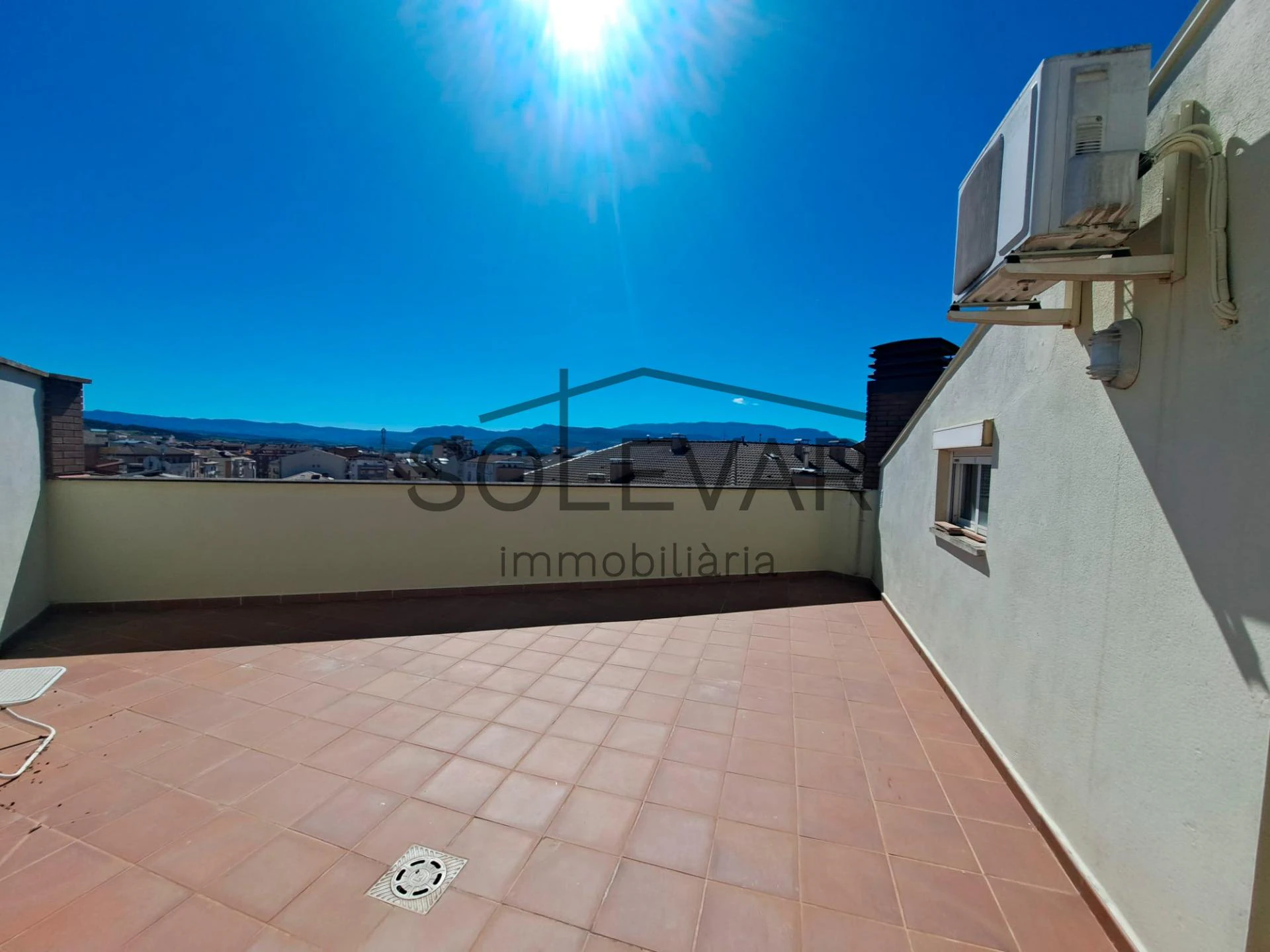 GRAN PISO CON TERRAZA, BALCONES Y BUHARDILLA EN TREMP