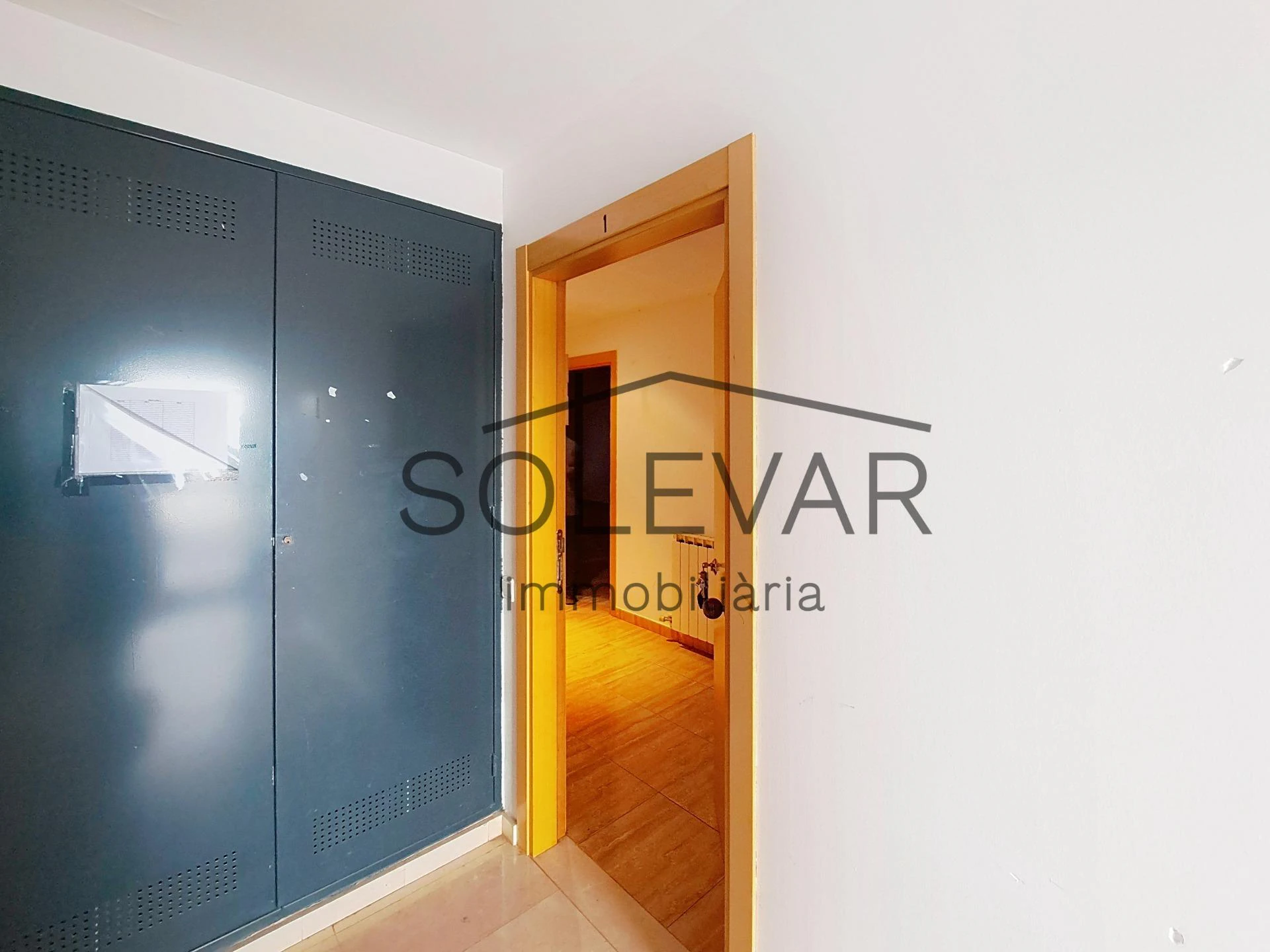 ACOGEDOR PISO EN TREMP CON TERRAZA Y VISTAS A LA MONTAÑA / VPO