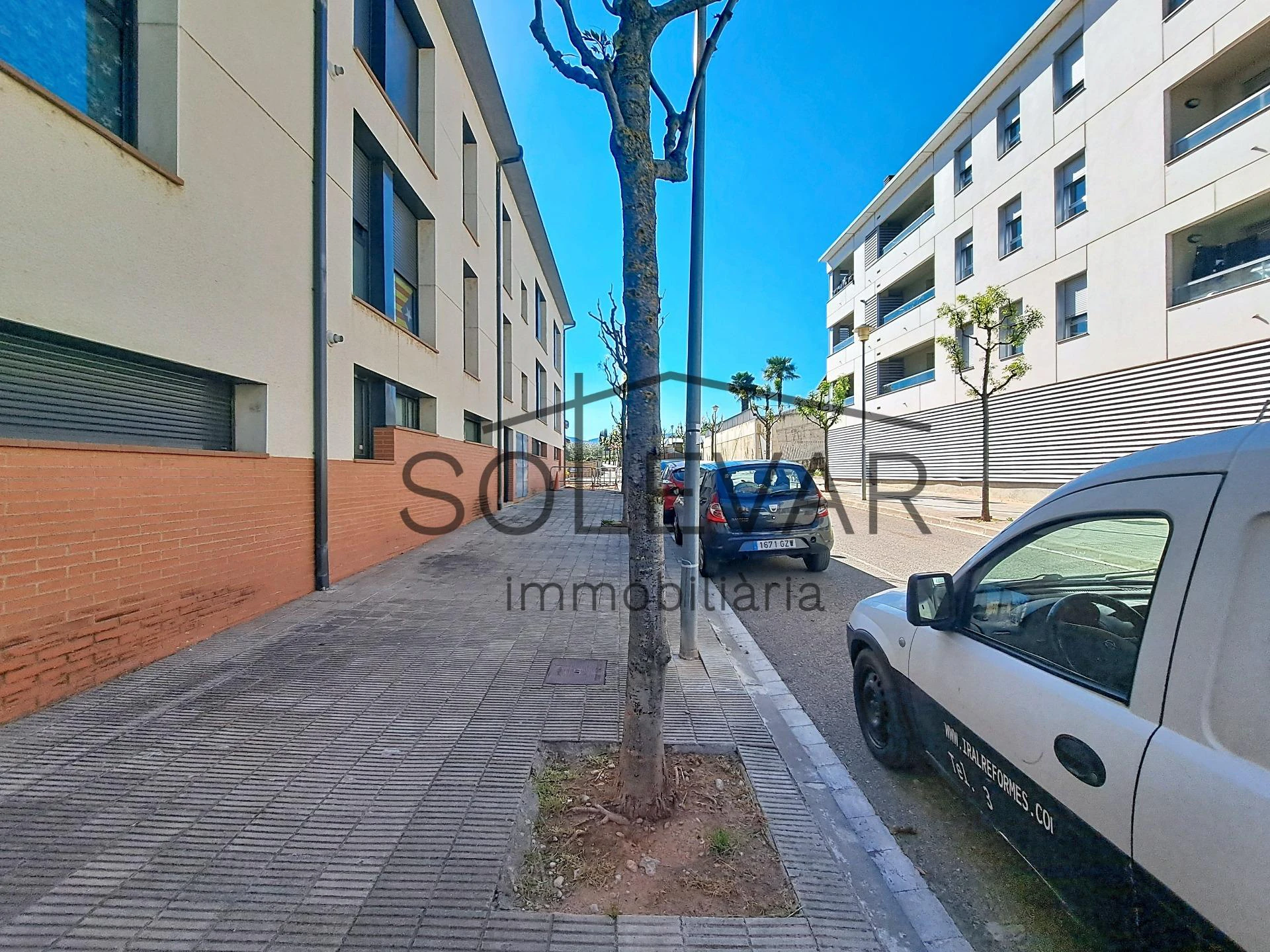 ACOGEDOR PISO EN TREMP CON TERRAZA Y VISTAS A LA MONTAÑA / VPO