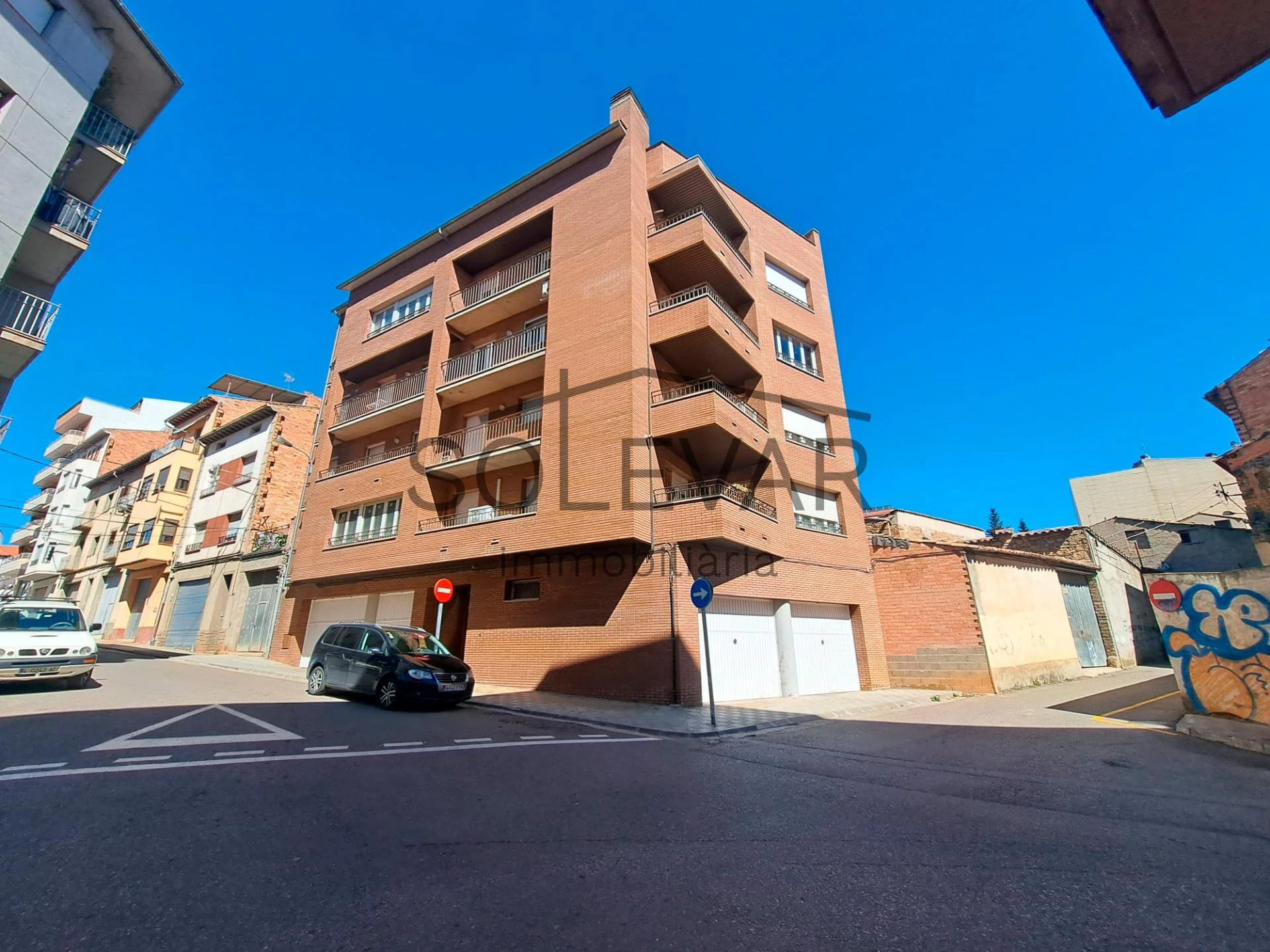GRAN PISO CON TERRAZA, BALCONES Y BUHARDILLA EN TREMP