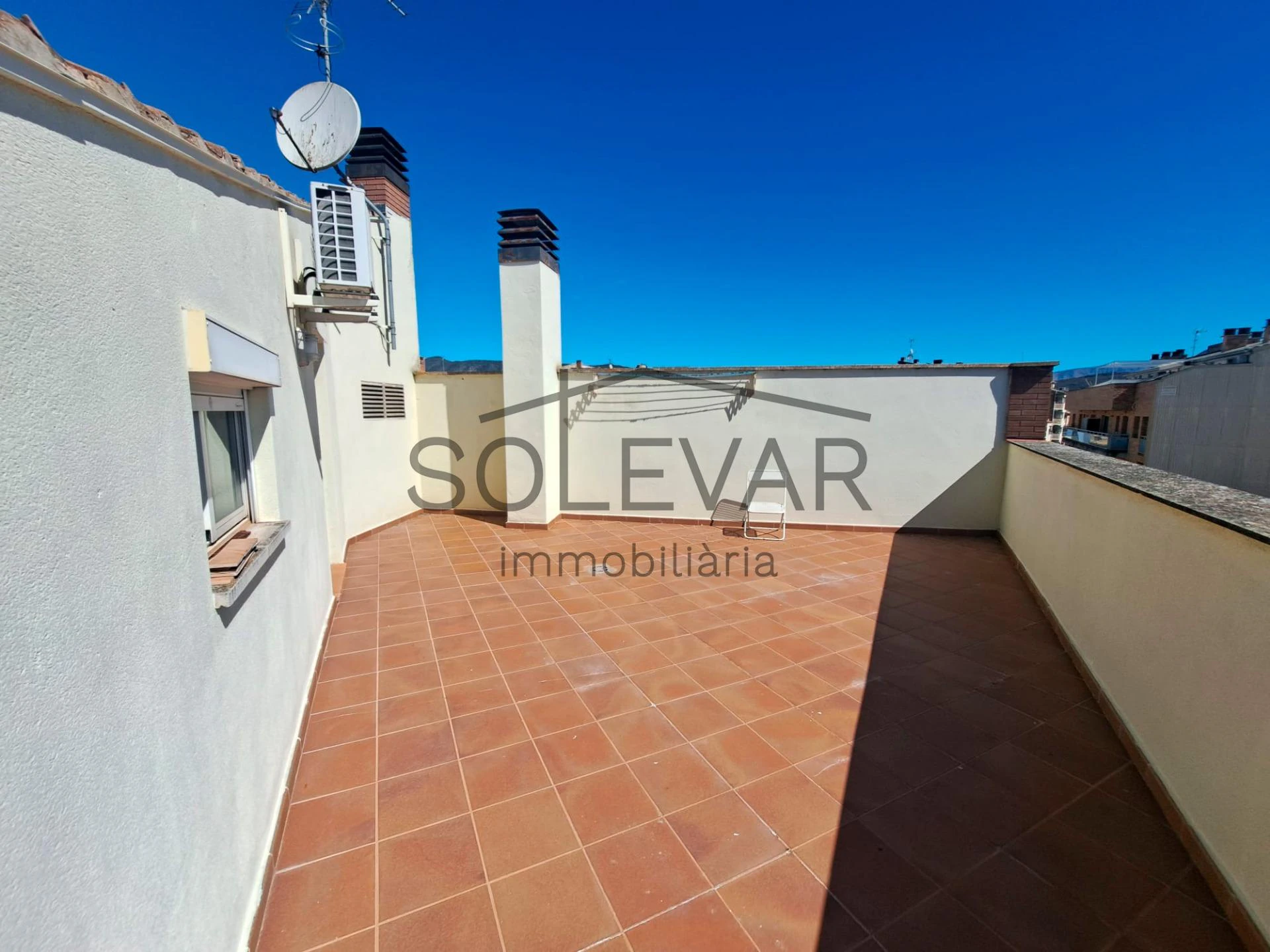 GRAN PISO CON TERRAZA, BALCONES Y BUHARDILLA EN TREMP
