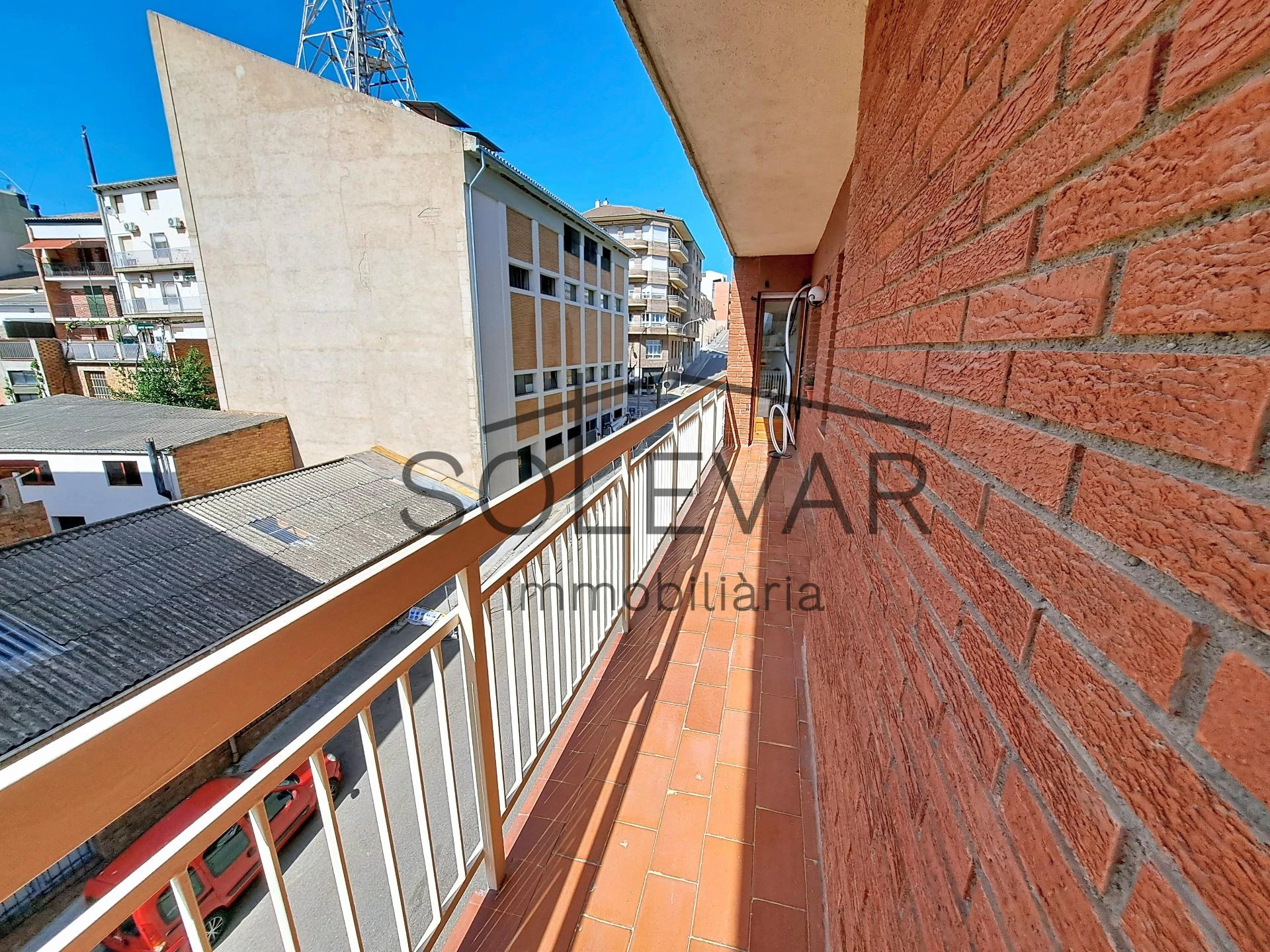 GRAN PISO CÉNTRICO EN TREMP CON PARKING