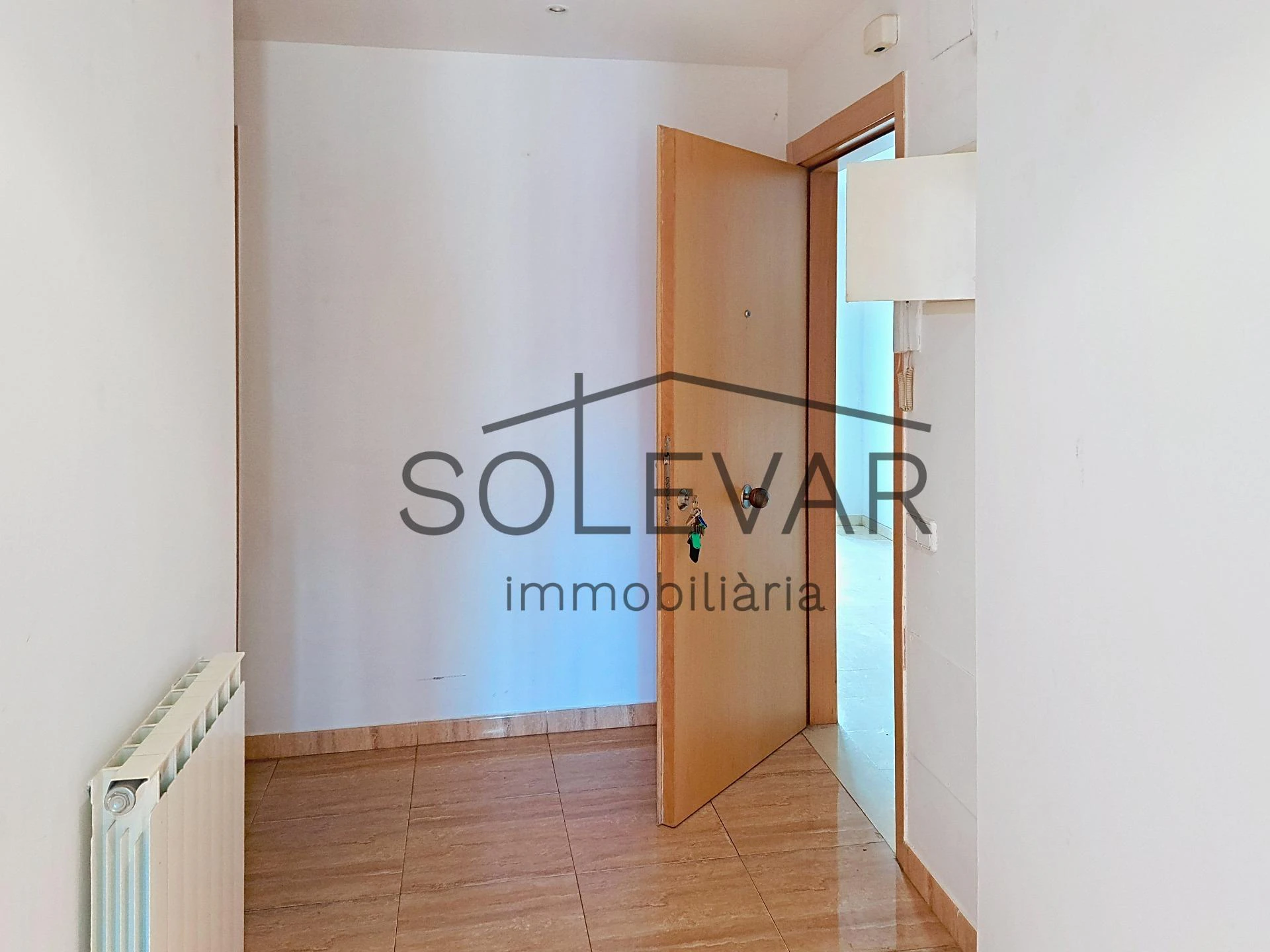 ACOGEDOR PISO EN TREMP CON TERRAZA Y VISTAS A LA MONTAÑA / VPO