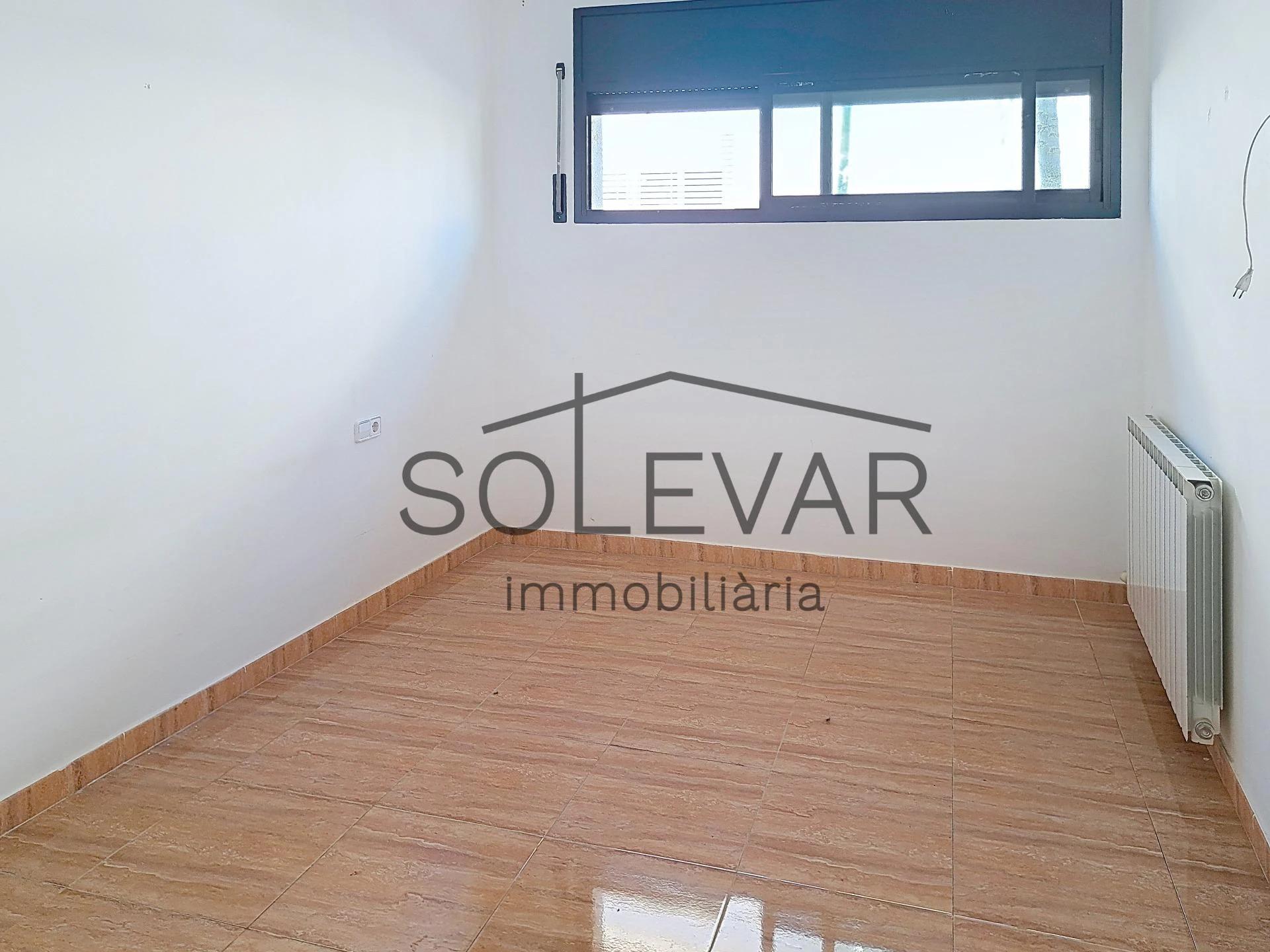 ACOGEDOR PISO EN TREMP CON TERRAZA Y VISTAS A LA MONTAÑA / VPO