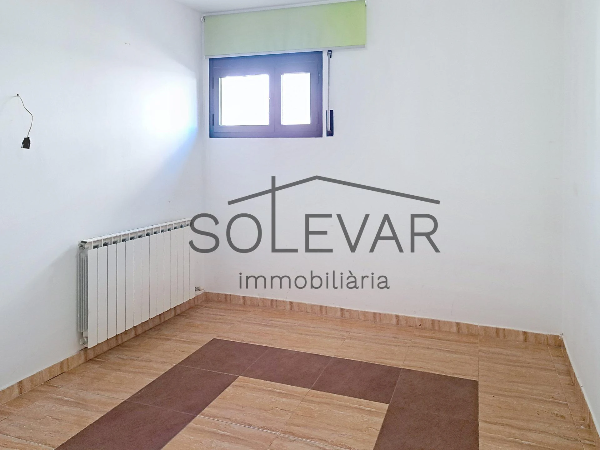 ACOGEDOR PISO EN TREMP CON TERRAZA Y VISTAS A LA MONTAÑA / VPO