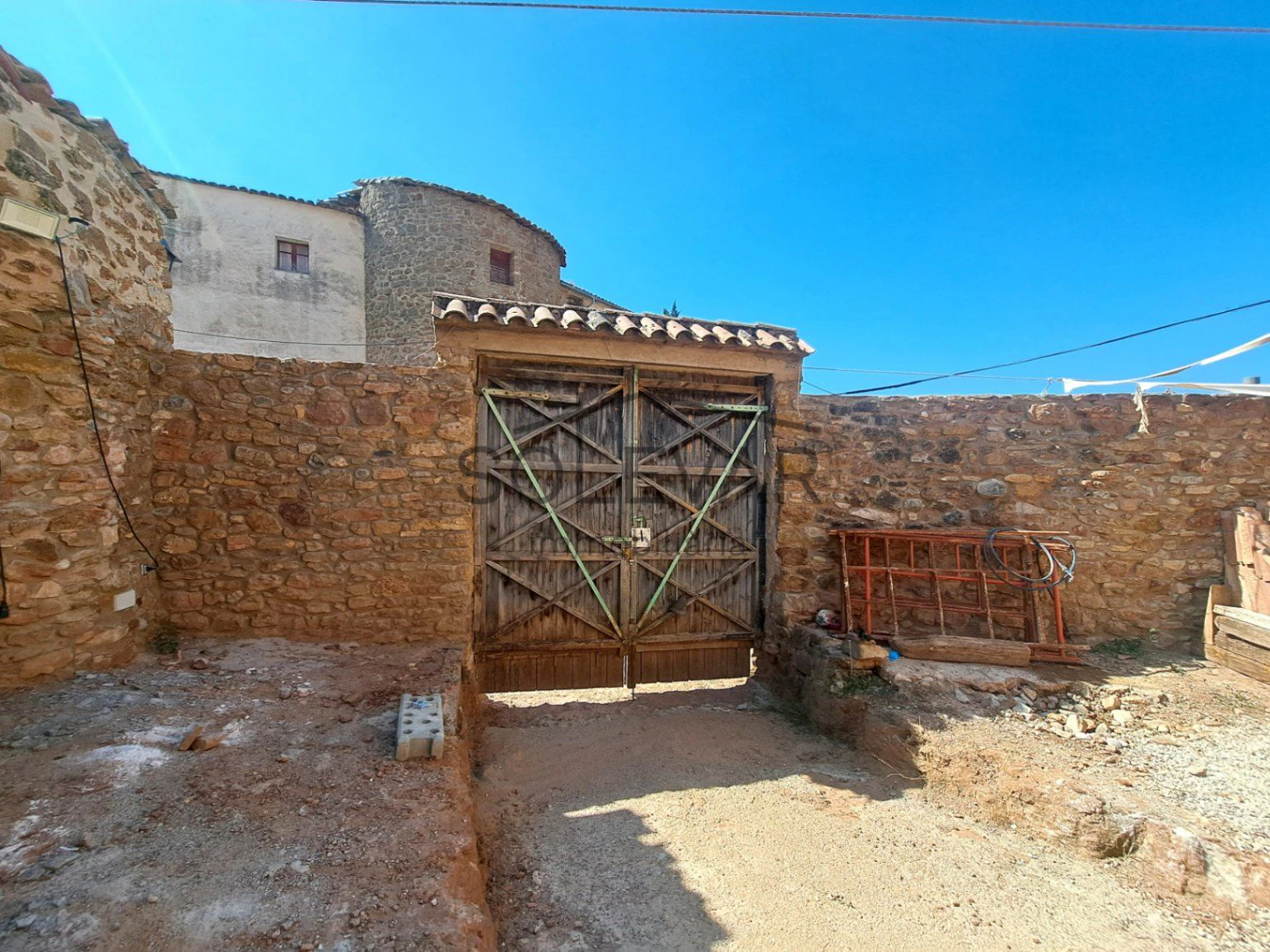 FINCA URBANA EN TALARN