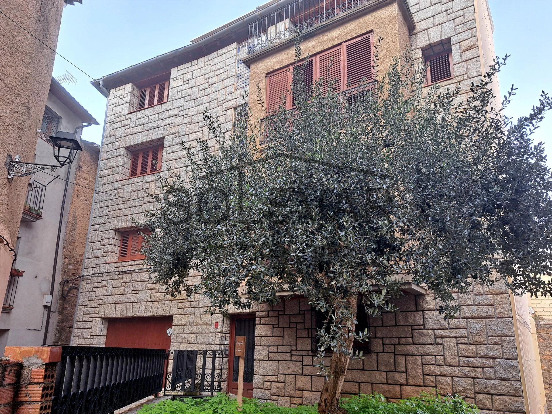 CHARMING AND SELF-SUFFICIENT SINGLE-FAMILY HOUSE IN TALARN
