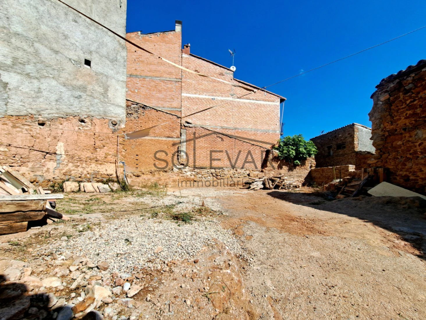 FINCA URBANA EN TALARN