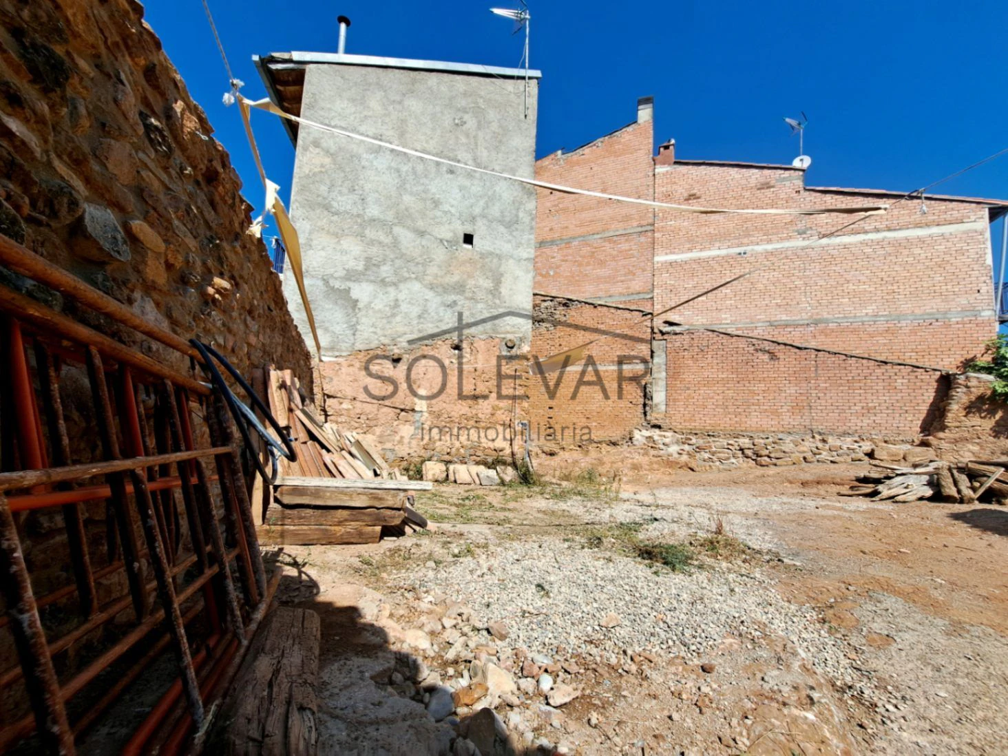 FINCA URBANA EN TALARN