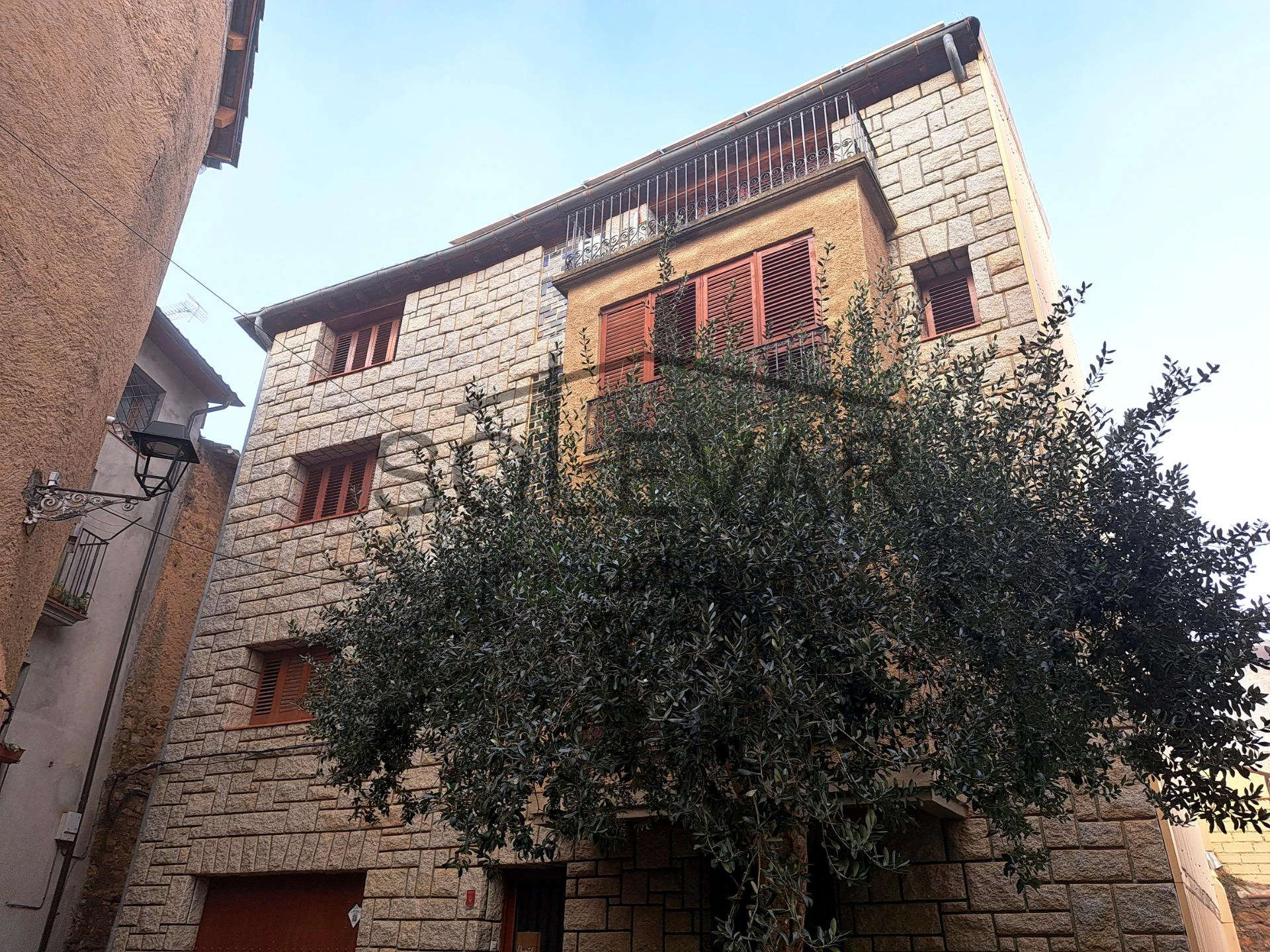 CHARMING AND SELF-SUFFICIENT SINGLE-FAMILY HOUSE IN TALARN