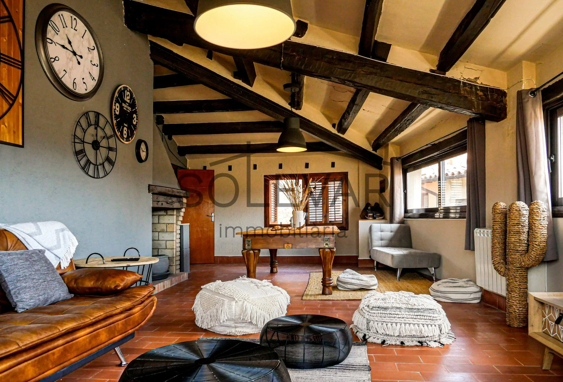CASA UNIFAMILIAR CON ENCANTO Y AUTOSUFICIENTE EN TALARN