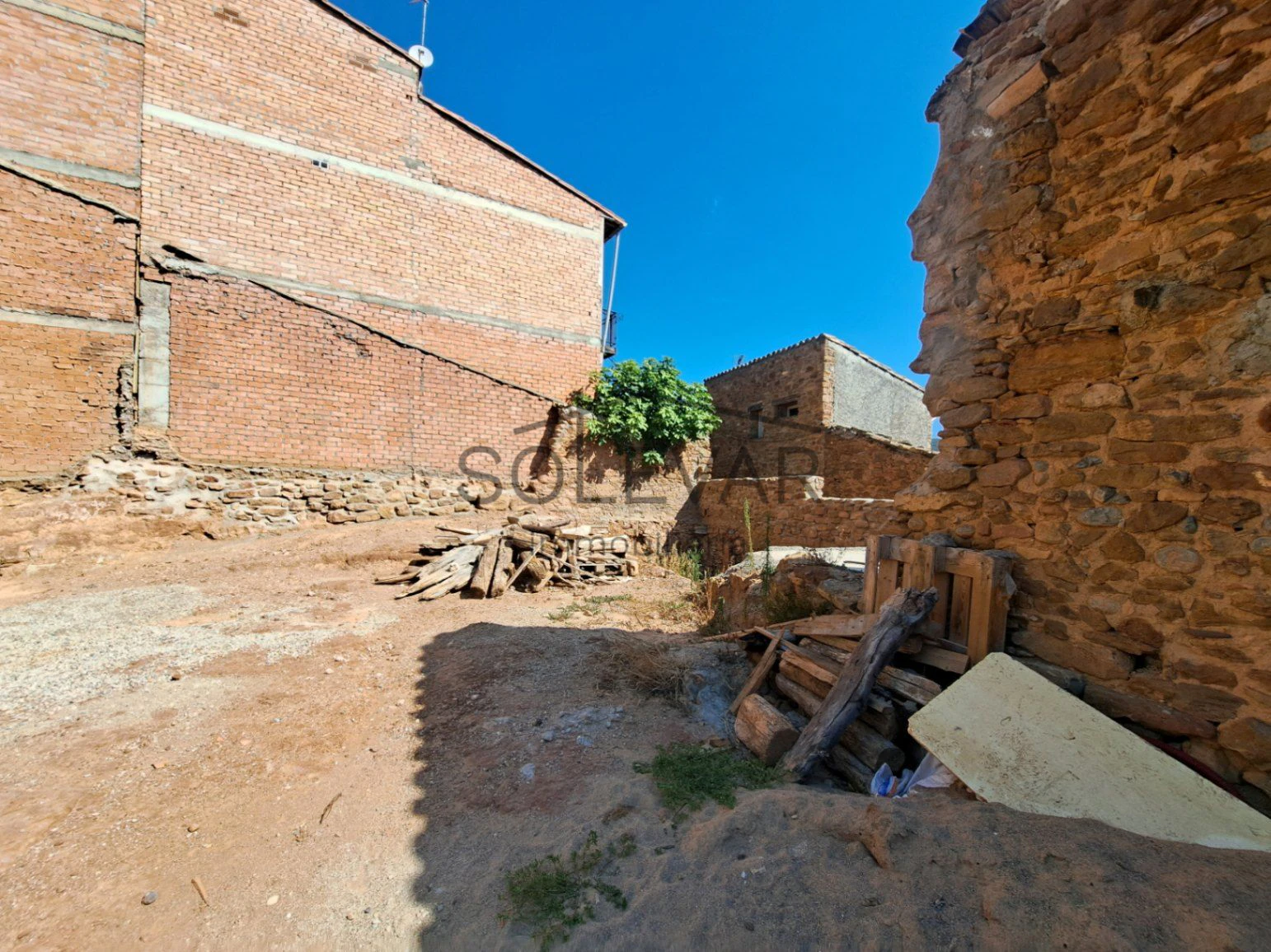 FINCA URBANA EN TALARN