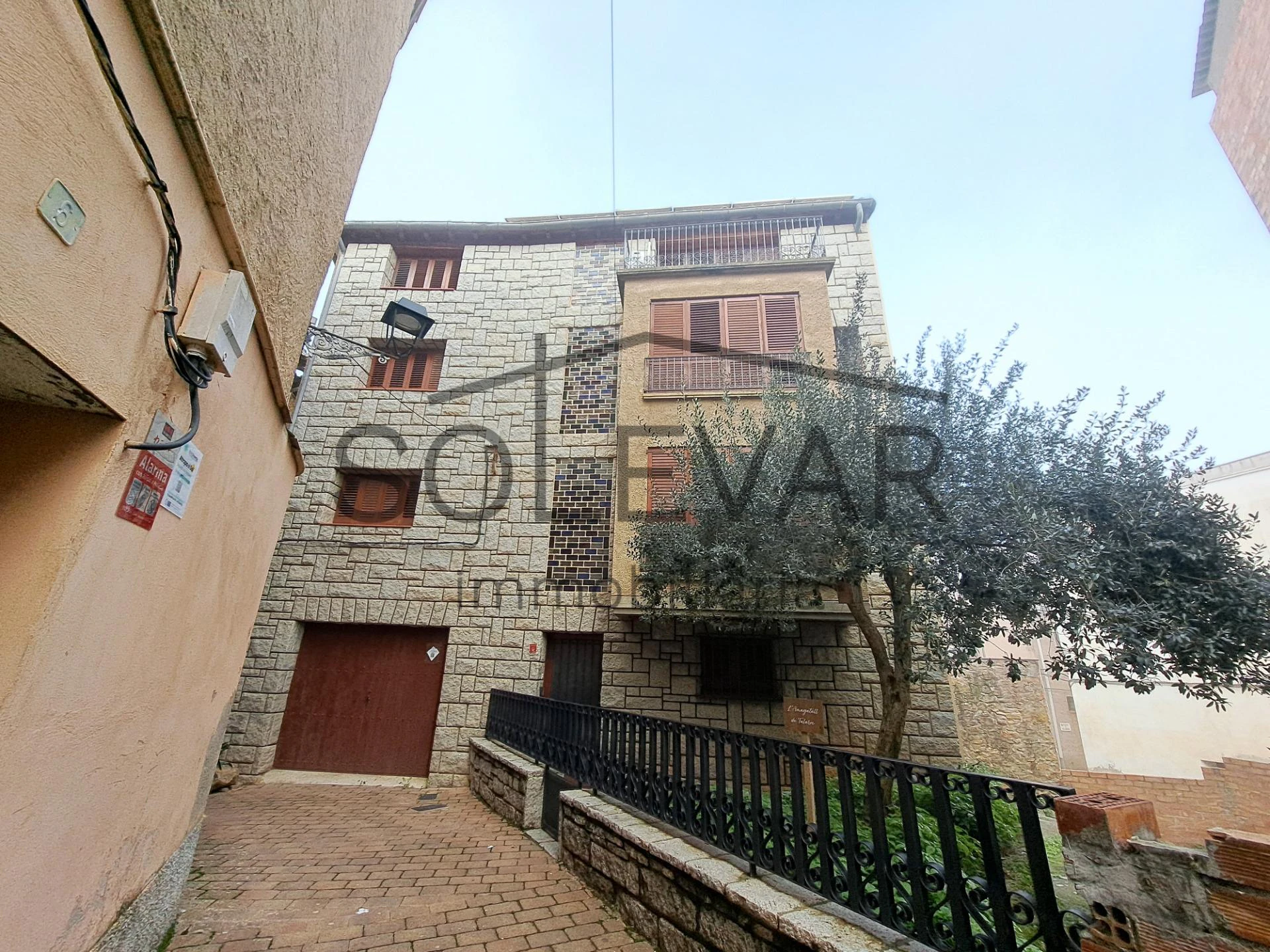 CHARMING AND SELF-SUFFICIENT SINGLE-FAMILY HOUSE IN TALARN