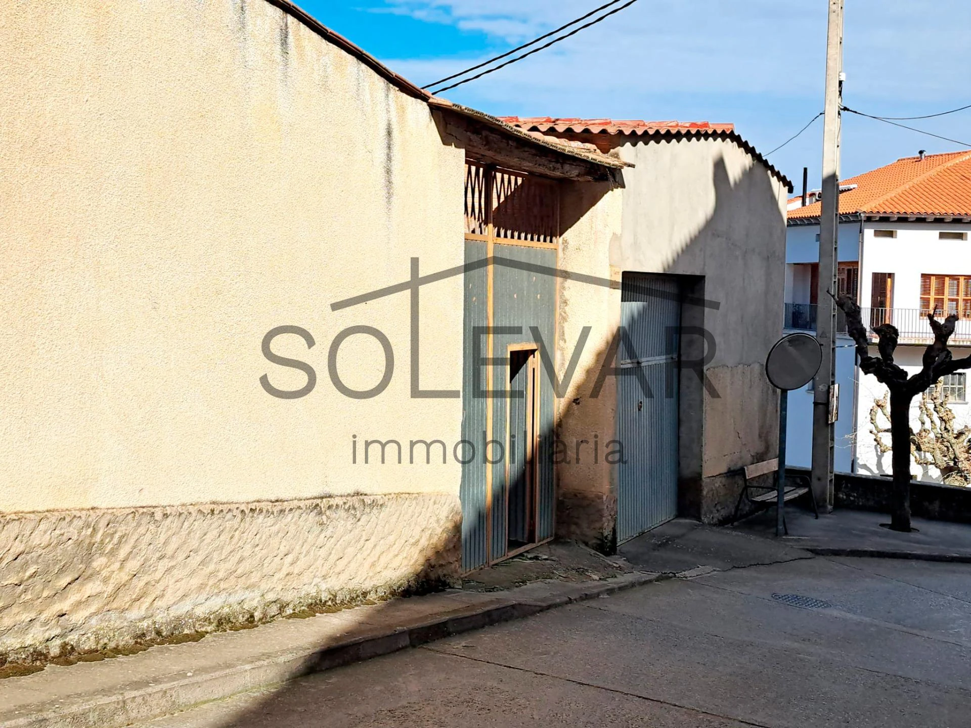 CASA UNIFAMILIAR EN EL CENTRO DE ISONA