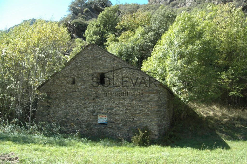BORDA PER REHABILITAR AMB TERRENY A RIBERA DE CARDÓS