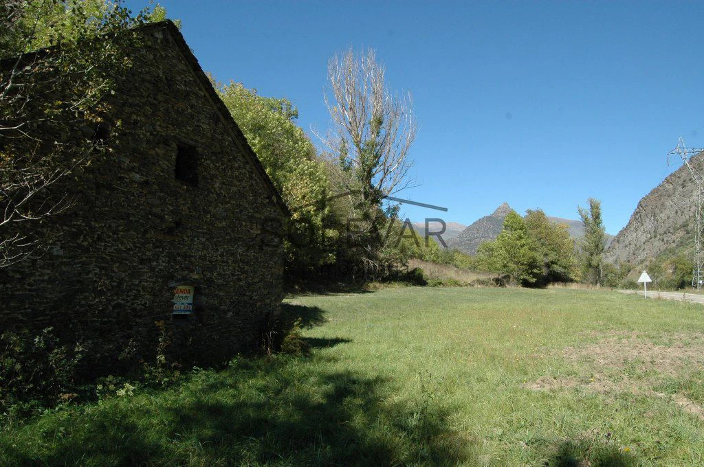 BORDA PER REHABILITAR AMB TERRENY A RIBERA DE CARDÓS
