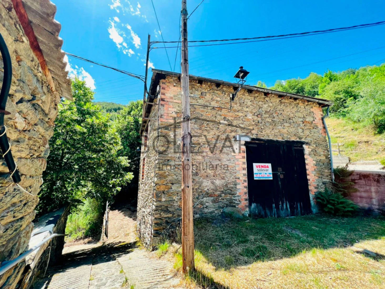LARGE HOUSE/BARN TO RENOVATE IN MONTENARTRÓ
