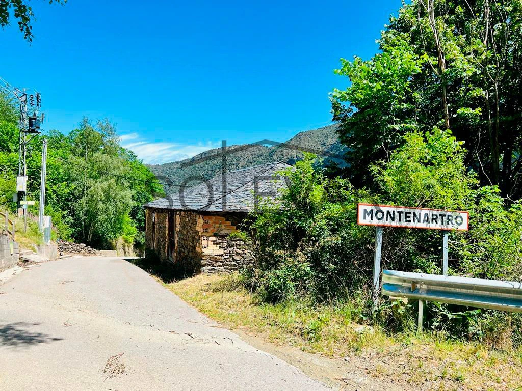 GRAN CASA/PAJAR A REFOMRAR EN MONTENARTRÓ