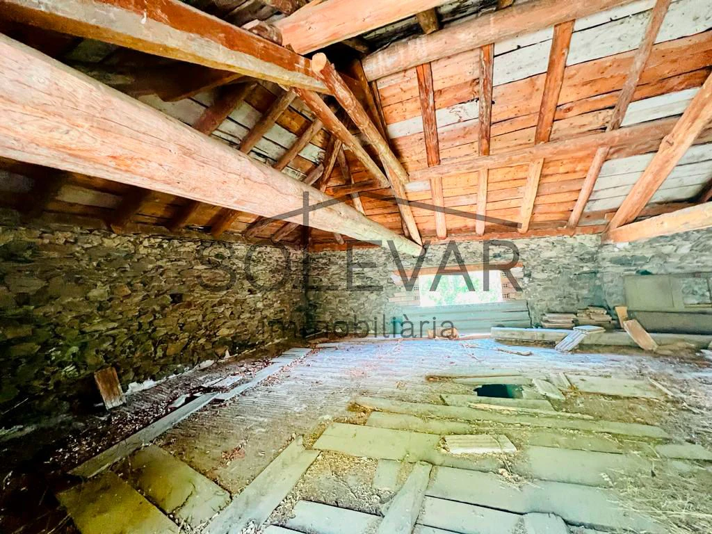 GRAN CASA/PAJAR A REFOMRAR EN MONTENARTRÓ
