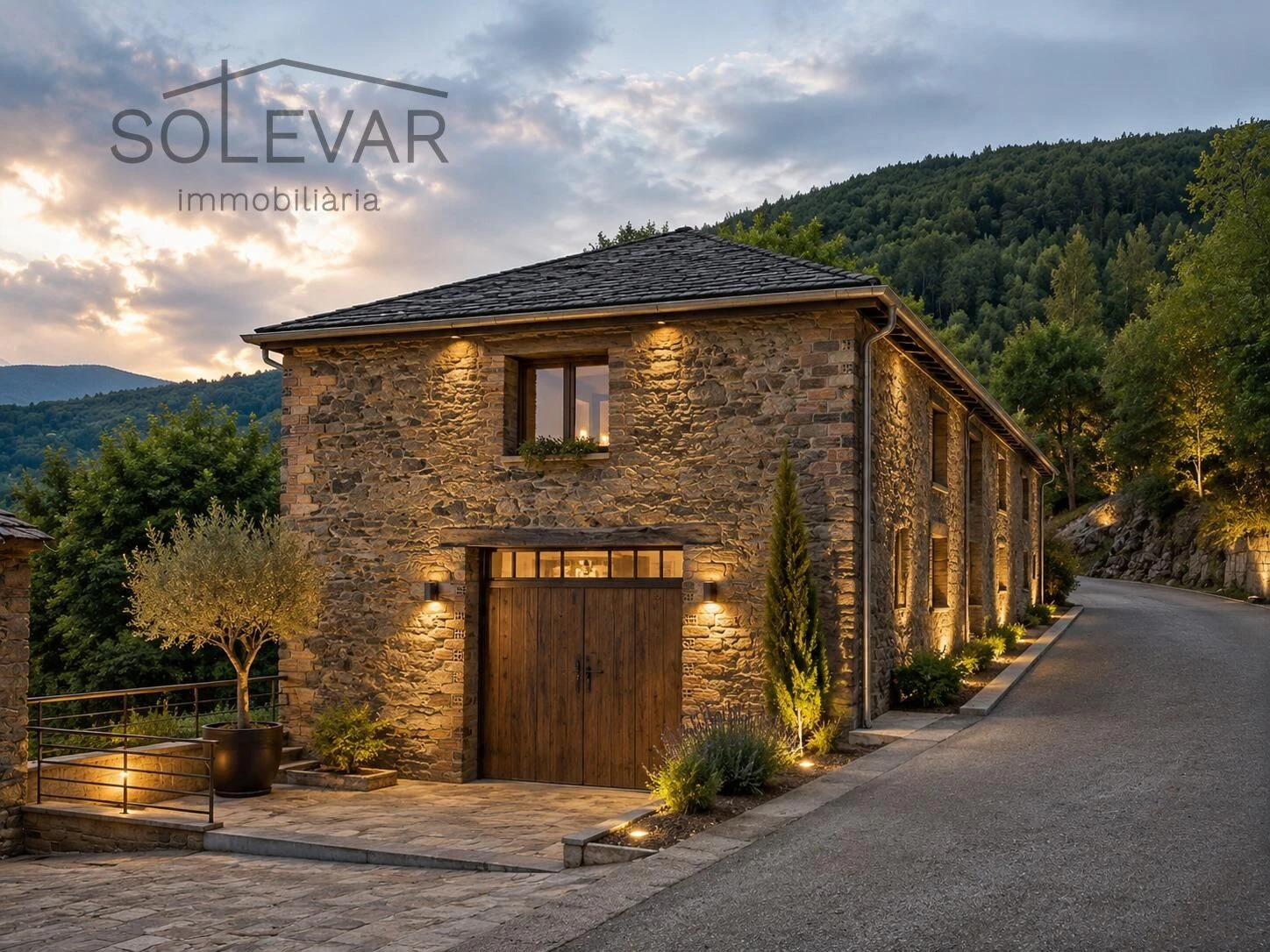 LARGE HOUSE/BARN TO RENOVATE IN MONTENARTRÓ