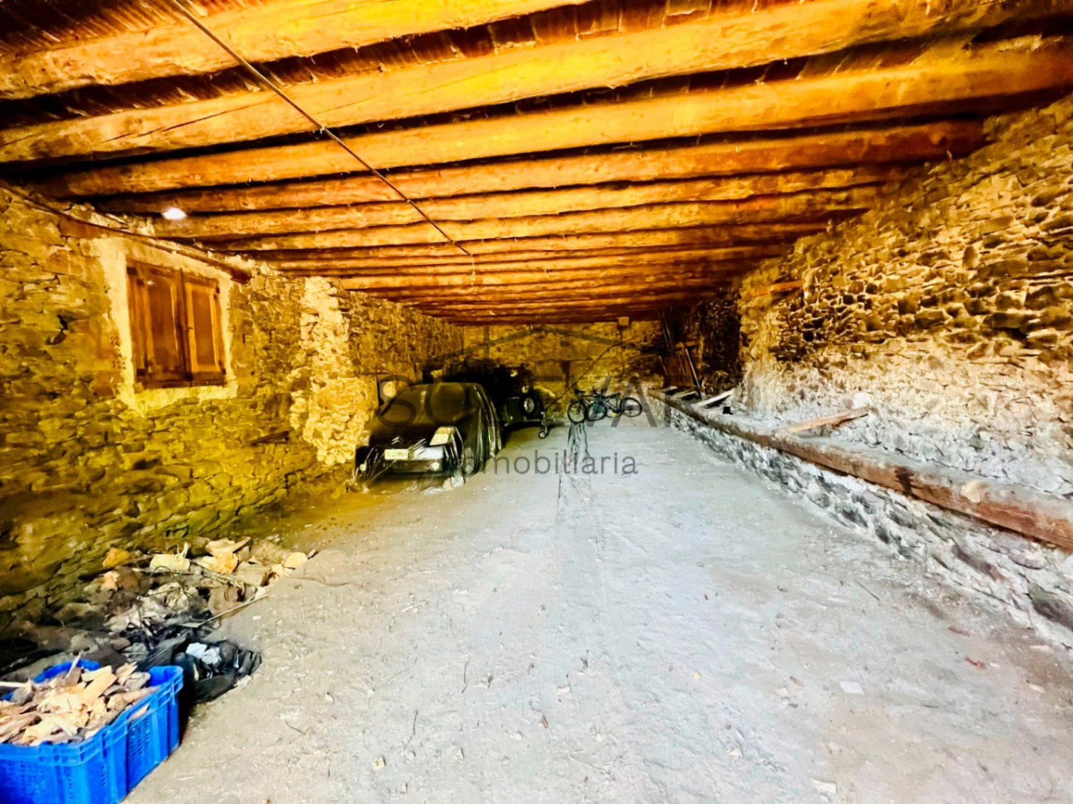 GRAN CASA/PAJAR A REFOMRAR EN MONTENARTRÓ