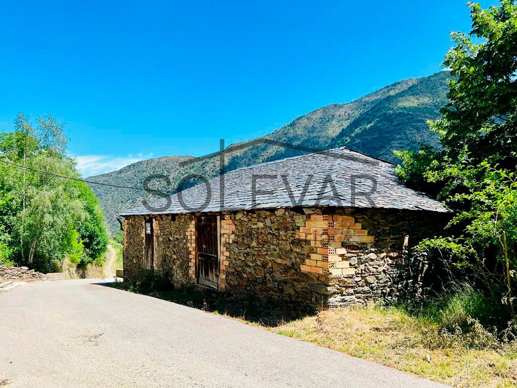 GRAN CASA/PAJAR A REFOMRAR EN MONTENARTRÓ
