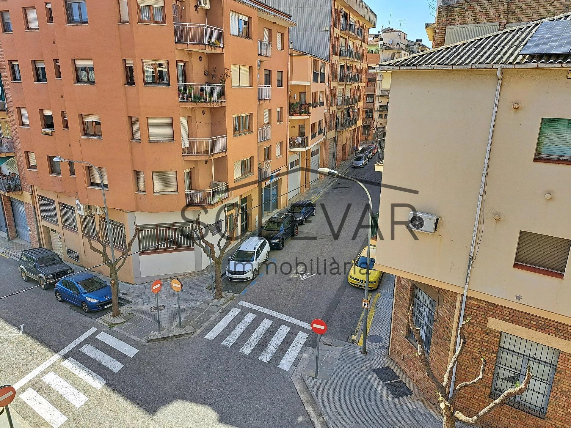 GRAN PISO CÉNTRICO EN TREMP CON PARKING