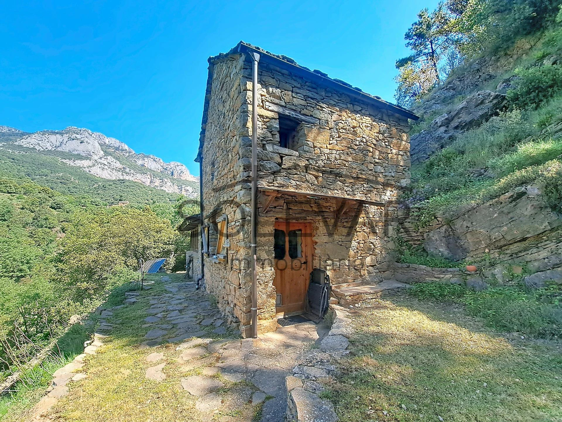 REFUGIO DE MONTAÑA CON VISTAS ESPECTACULARES Y TOTAL DESCONEXIÓN